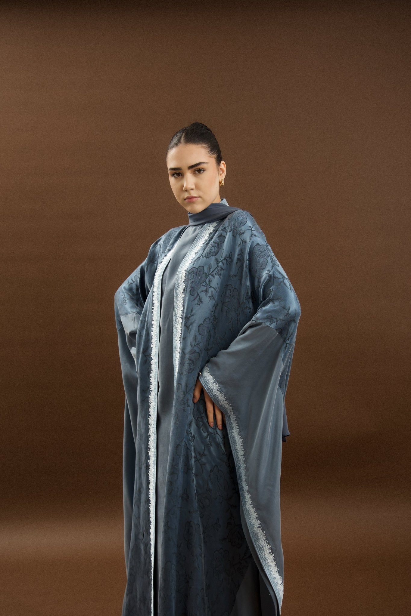 LE014 - BL ABAYA SET - LEGACY - MIRA Y MANO