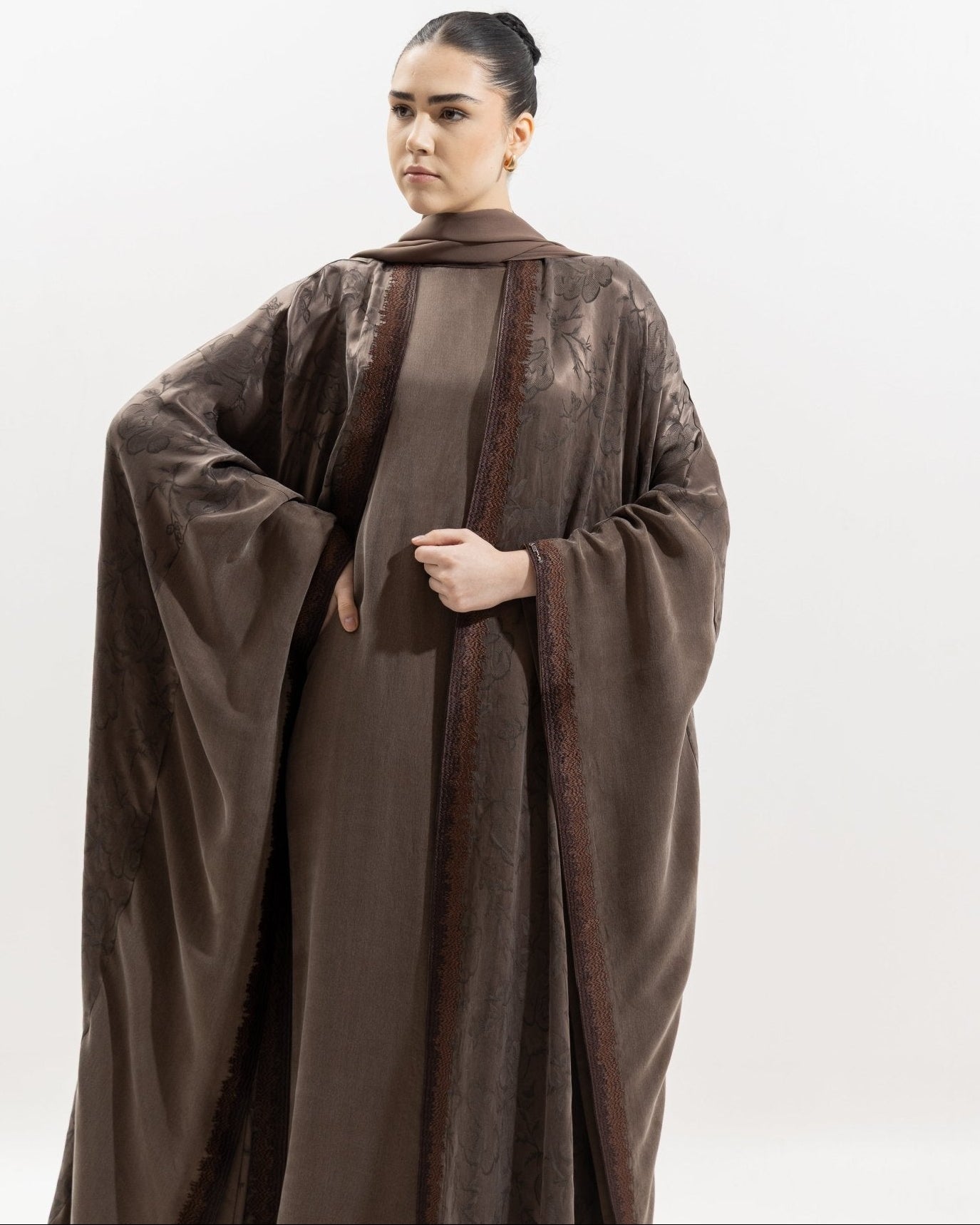 LE014 - BR ABAYA SET - LEGACY - MIRA Y MANO