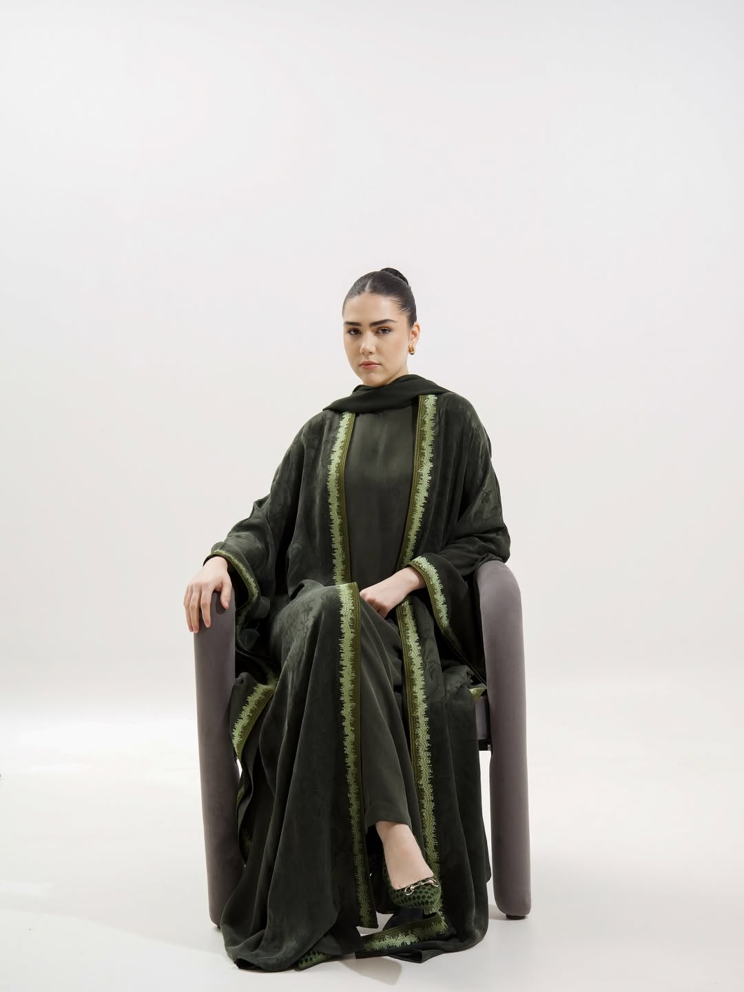 LE014 - DG ABAYA SET - LEGACY - MIRA Y MANO