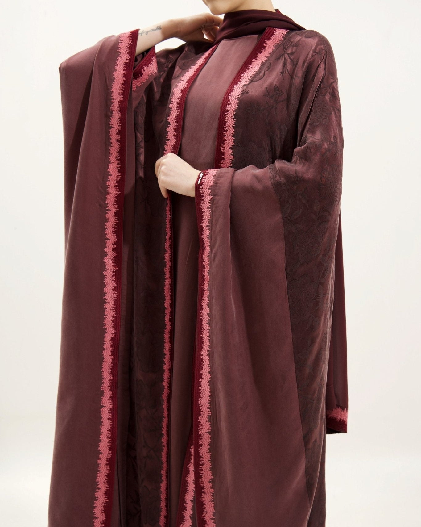 LE014 - MR ABAYA SET - LEGACY - MIRA Y MANO