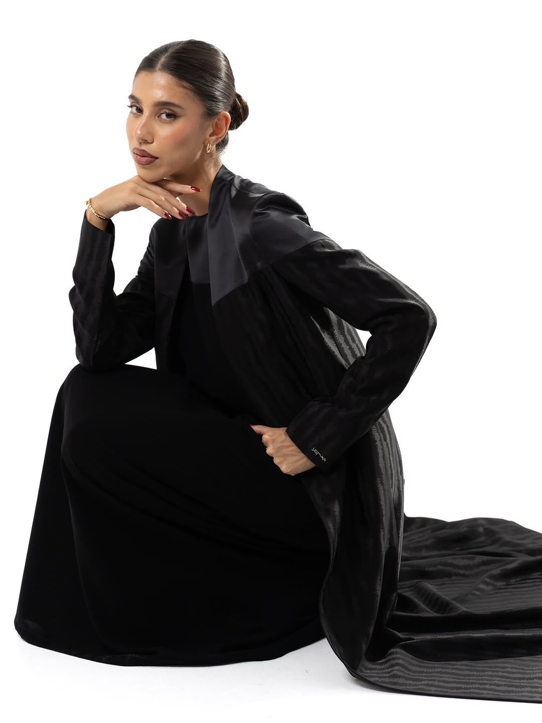 LE016 - BK ABAYA SET - LEGACY - MIRA Y MANO