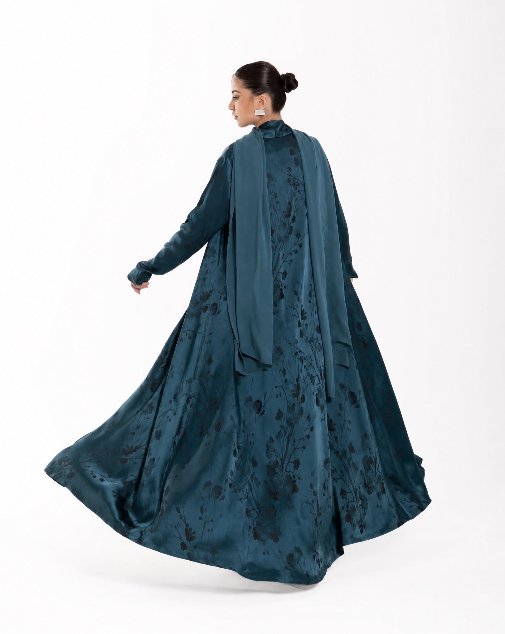 LE019-TL ABAYA SET - LEGACY - MIRA Y MANO