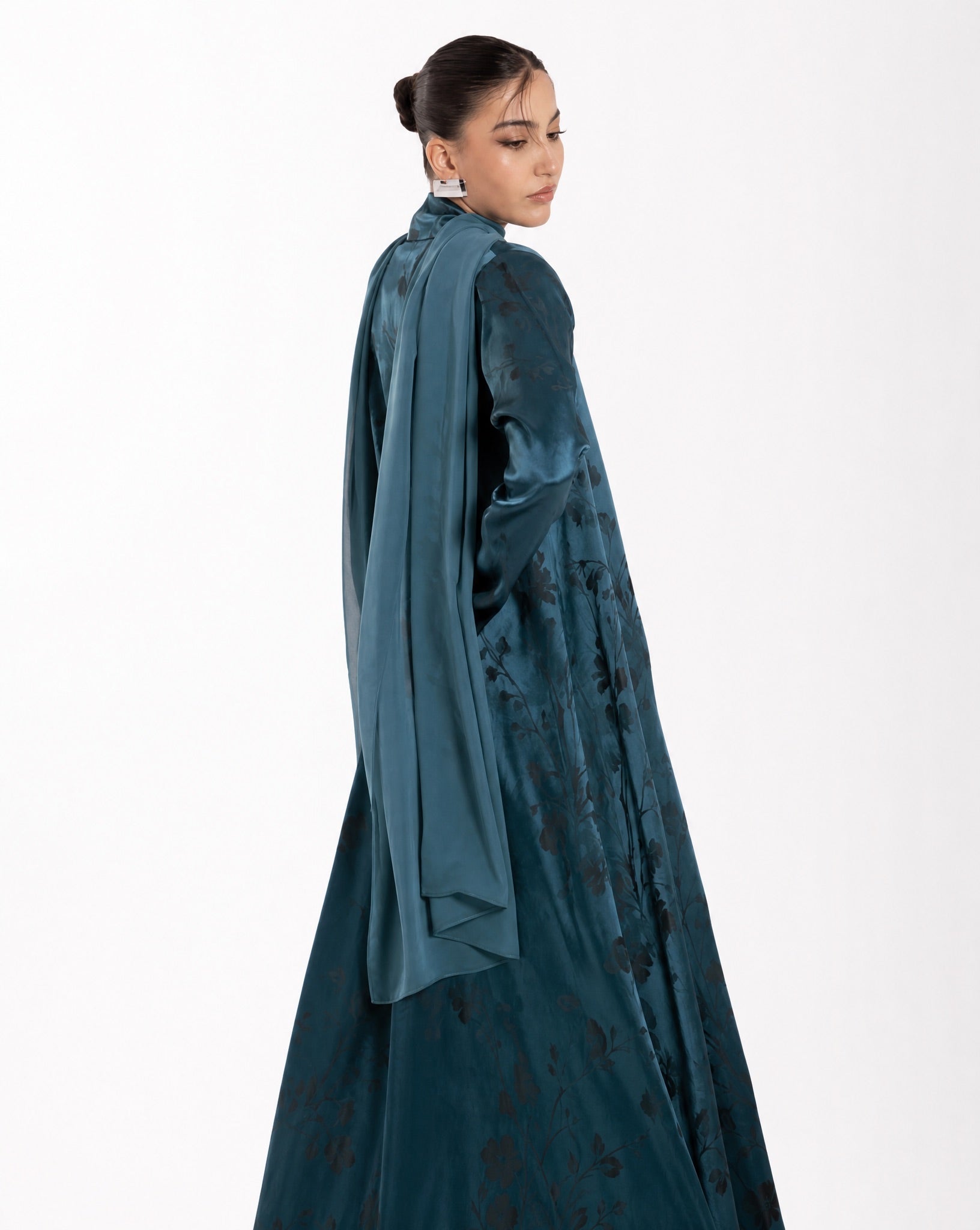 LE019-TL ABAYA SET - LEGACY - MIRA Y MANO