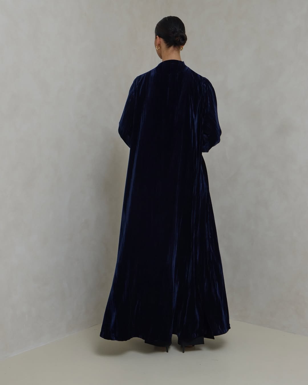 VEL - 01 - 01 ABAYA - LELAS ABAYAS - MIRA Y MANO