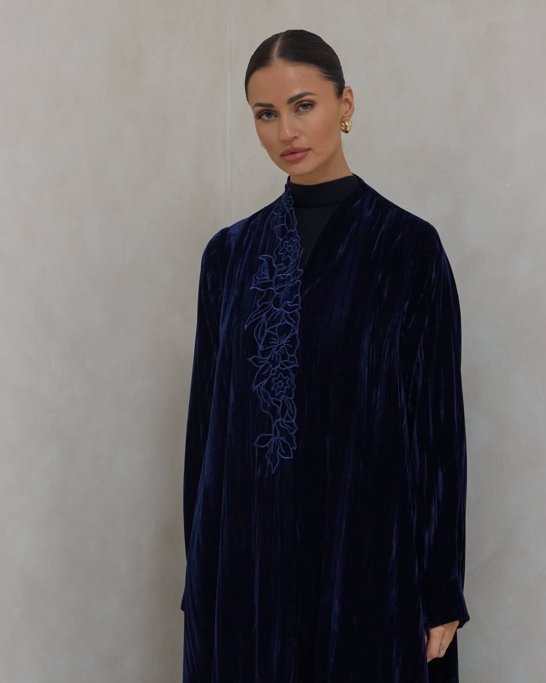 VEL - 01 - 01 ABAYA - LELAS ABAYAS - MIRA Y MANO