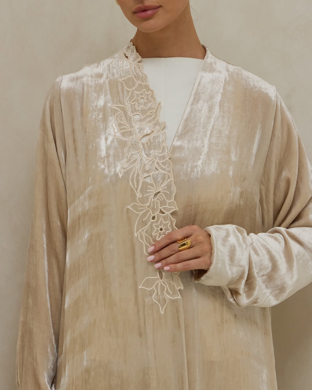 VEL - 01 - 02 ABAYA - LELAS ABAYAS - MIRA Y MANO