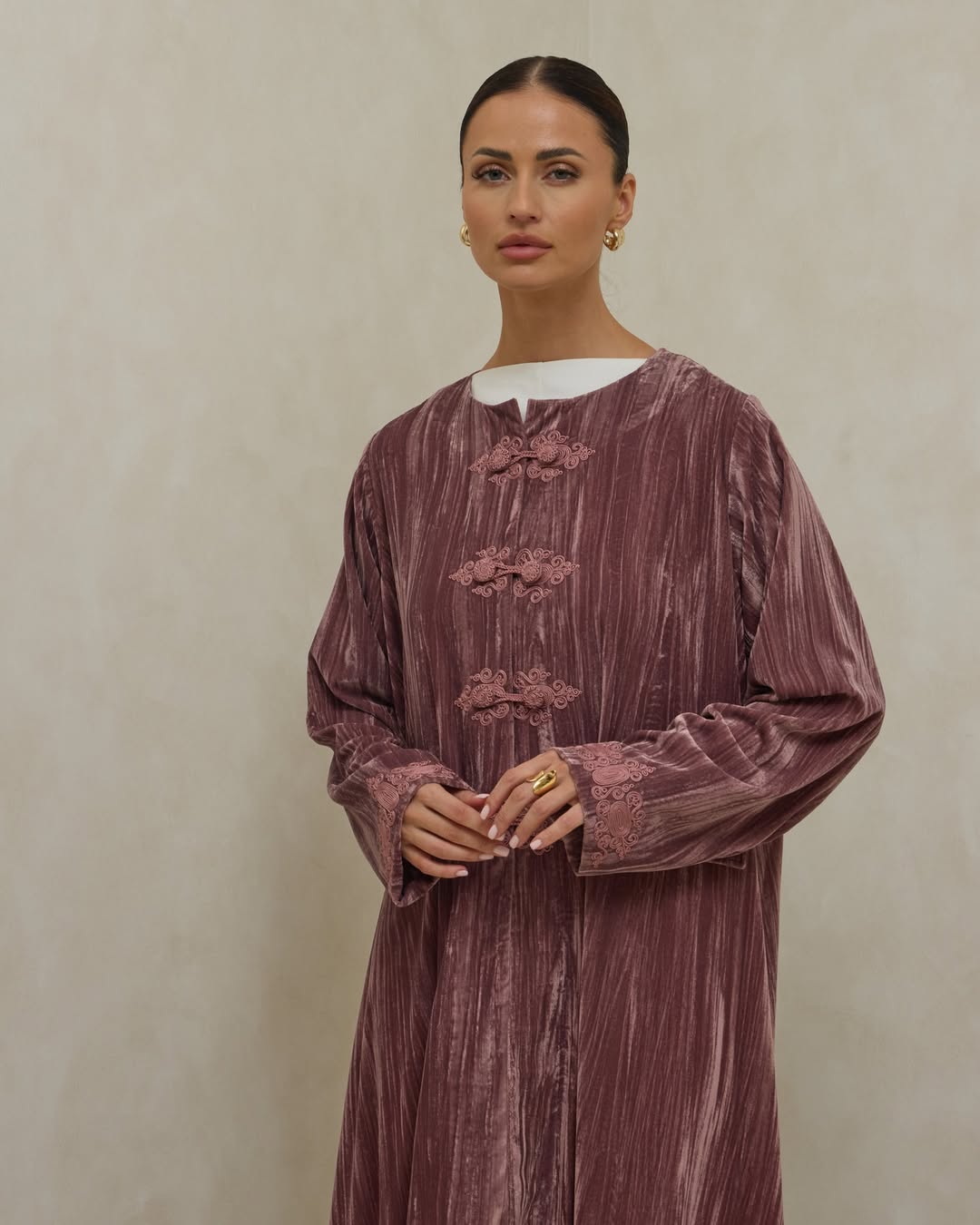 VEL - 04 - 01 ABAYA - LELAS ABAYAS - MIRA Y MANO