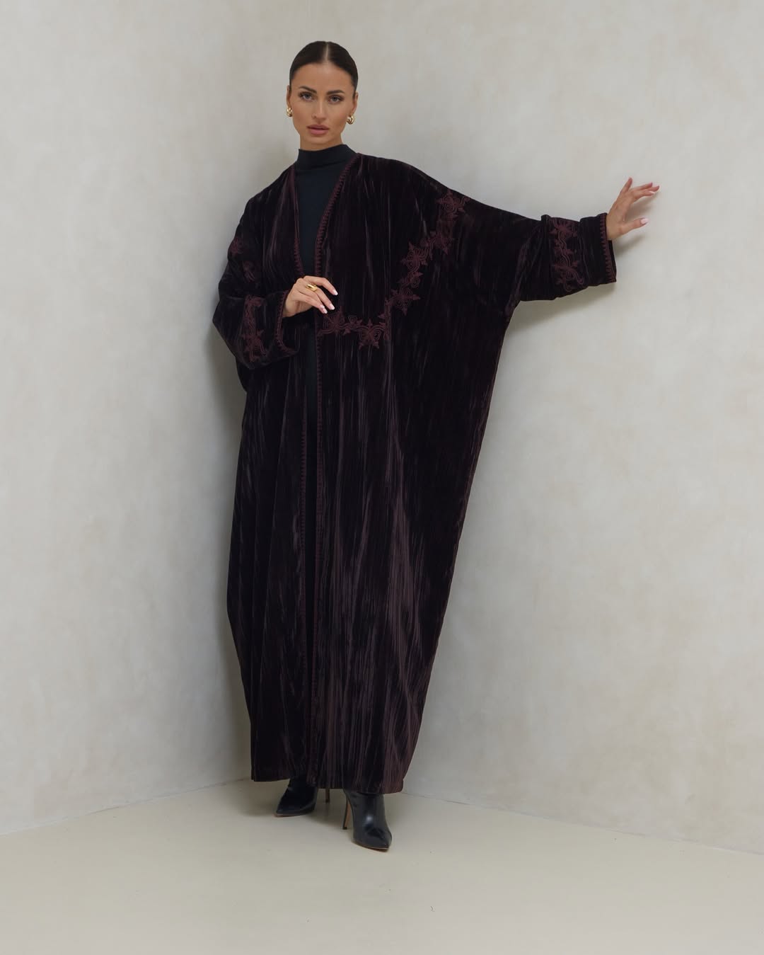 VEL - 07 - 01 ABAYA - LELAS ABAYAS - MIRA Y MANO