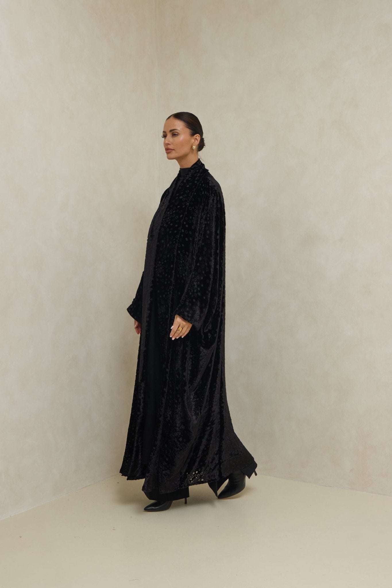 VEL - 12 - 01 ABAYA - LELAS ABAYAS - MIRA Y MANO