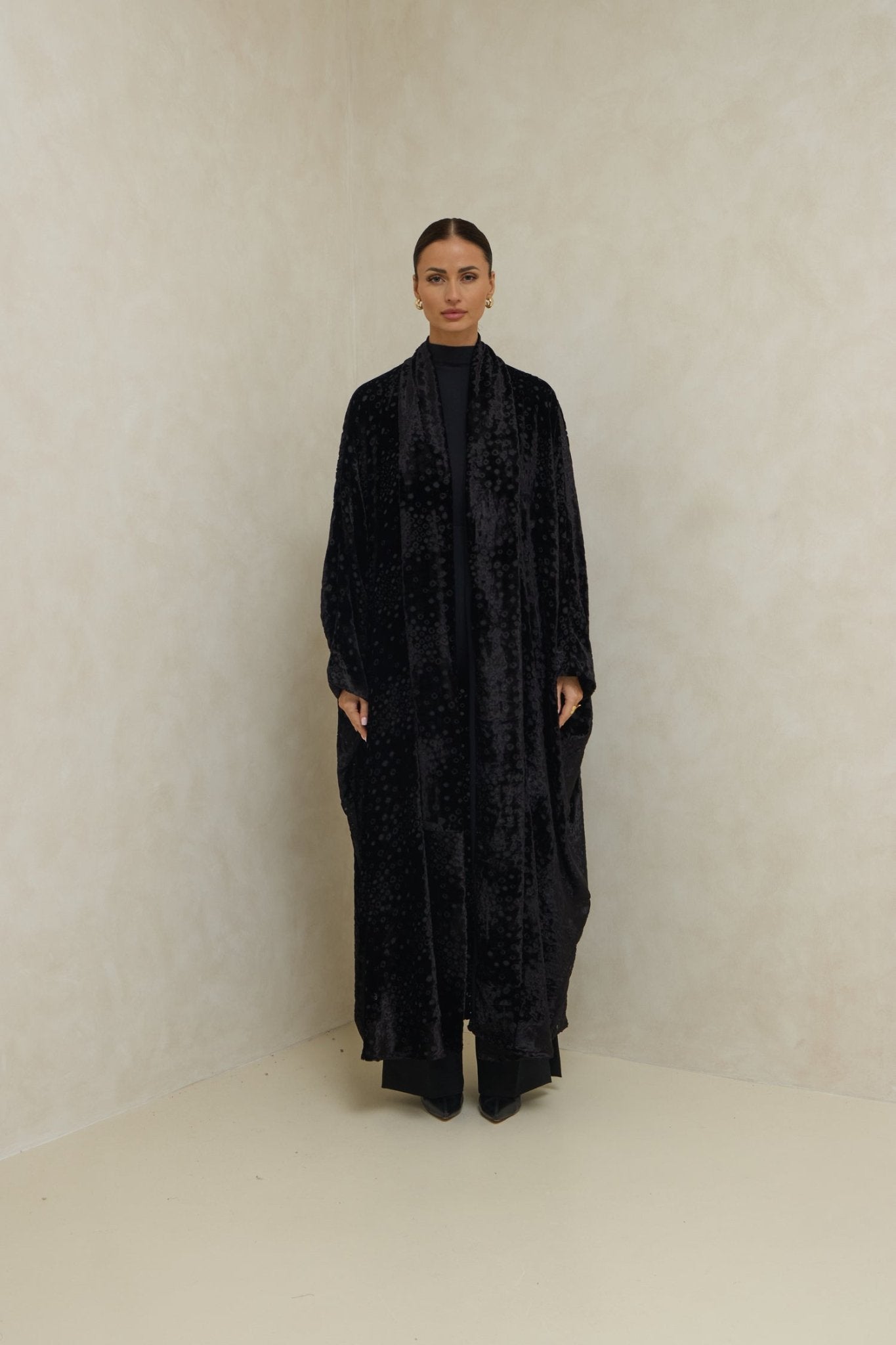 VEL - 12 - 01 ABAYA - LELAS ABAYAS - MIRA Y MANO