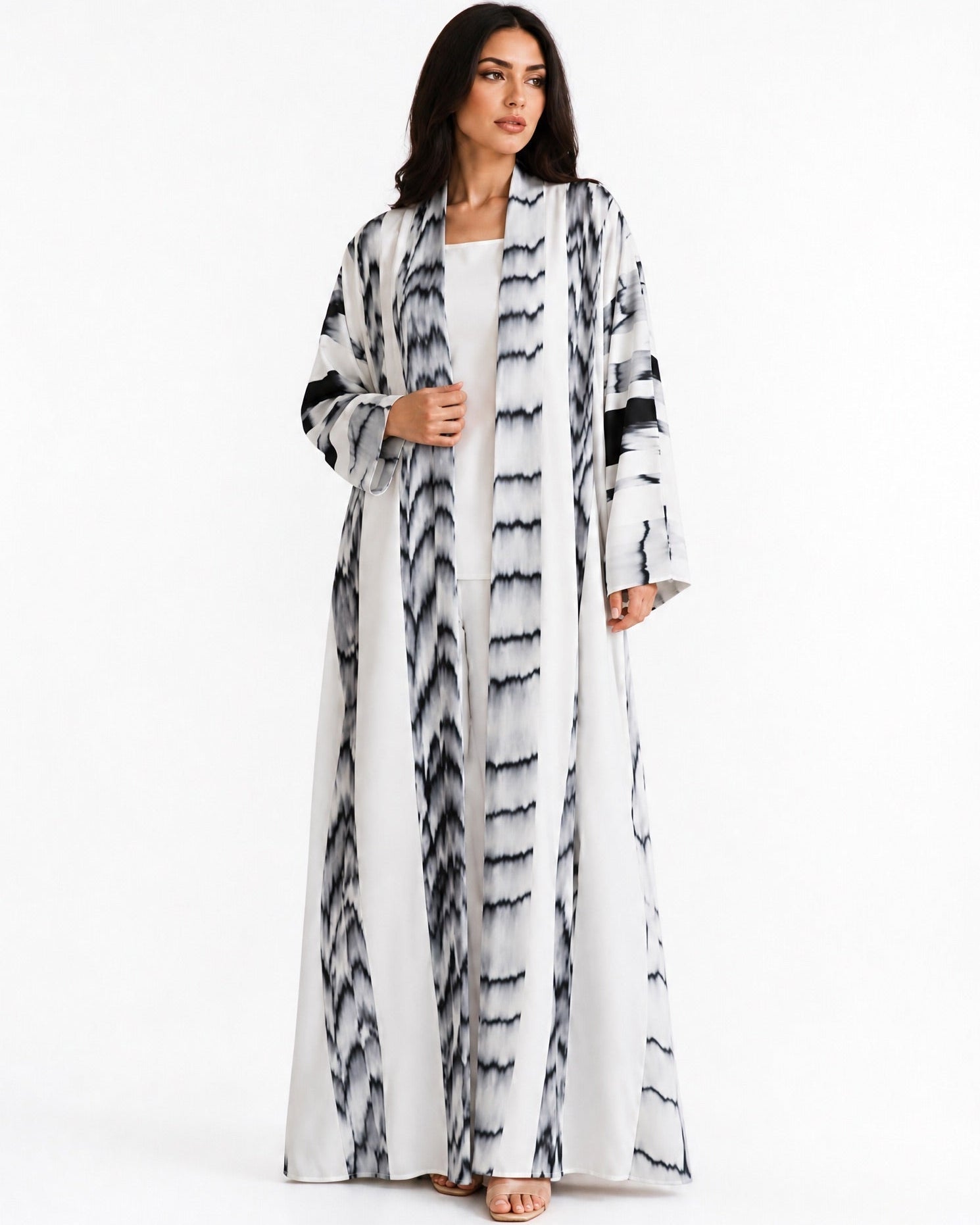 ATHAR - WH ABAYA - LOVAH - MIRA Y MANO