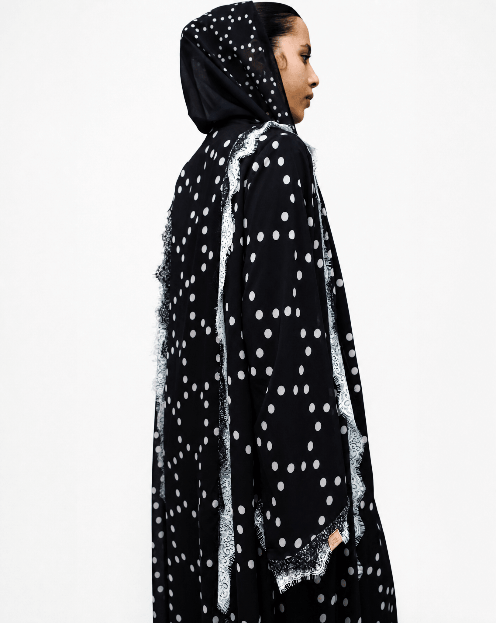 ATHEEL ABAYA - LOVAH - MIRA Y MANO