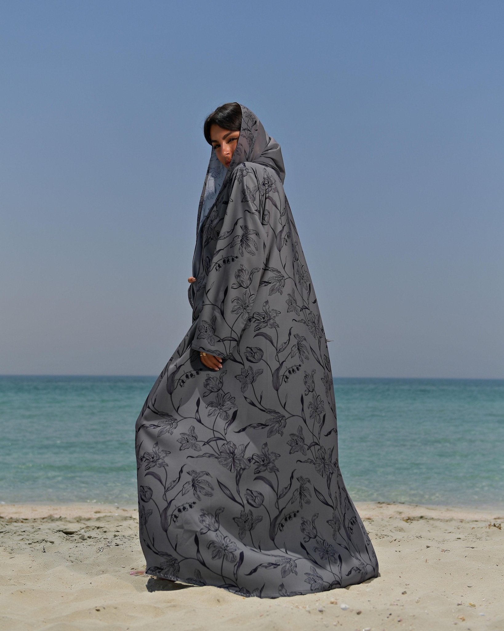 DHILAL ABAYA - LOVAH - MIRA Y MANO