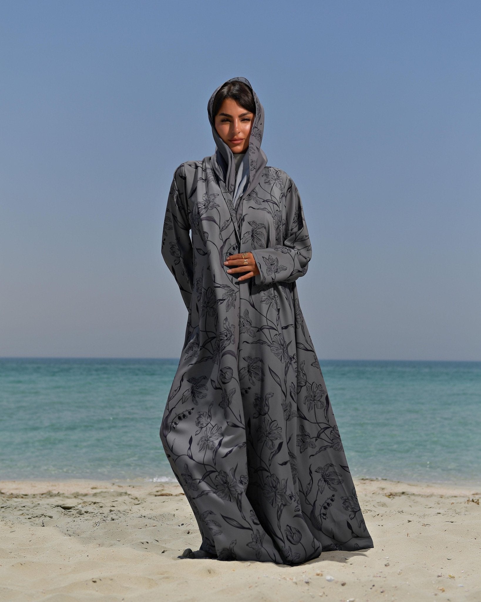 DHILAL ABAYA - LOVAH - MIRA Y MANO