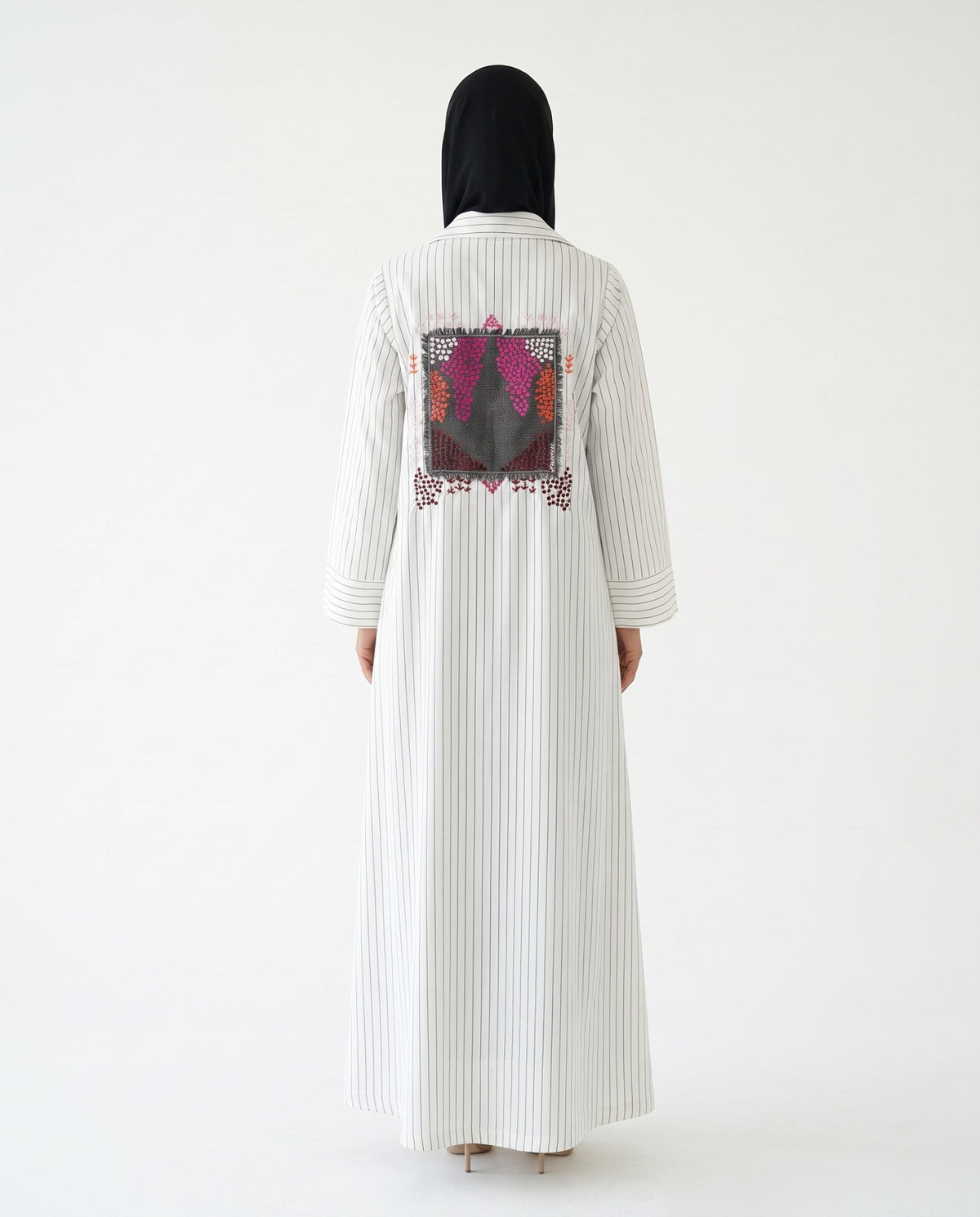 The Striped – White Abaya - LUMAN ABAYAS - MIRA Y MANO