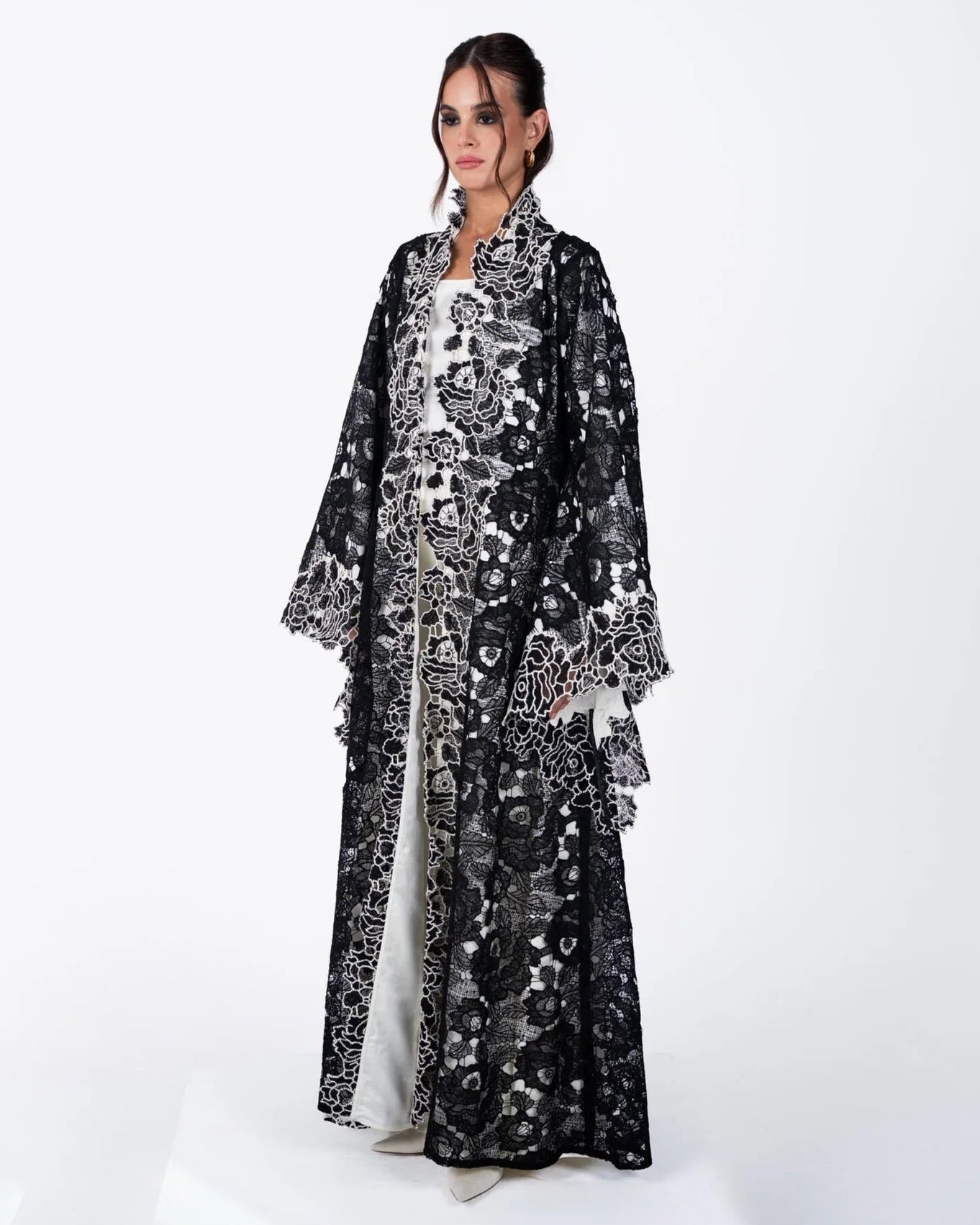 HC02 - Black lace Abaya - LUNA COUTURE - MIRA Y MANO