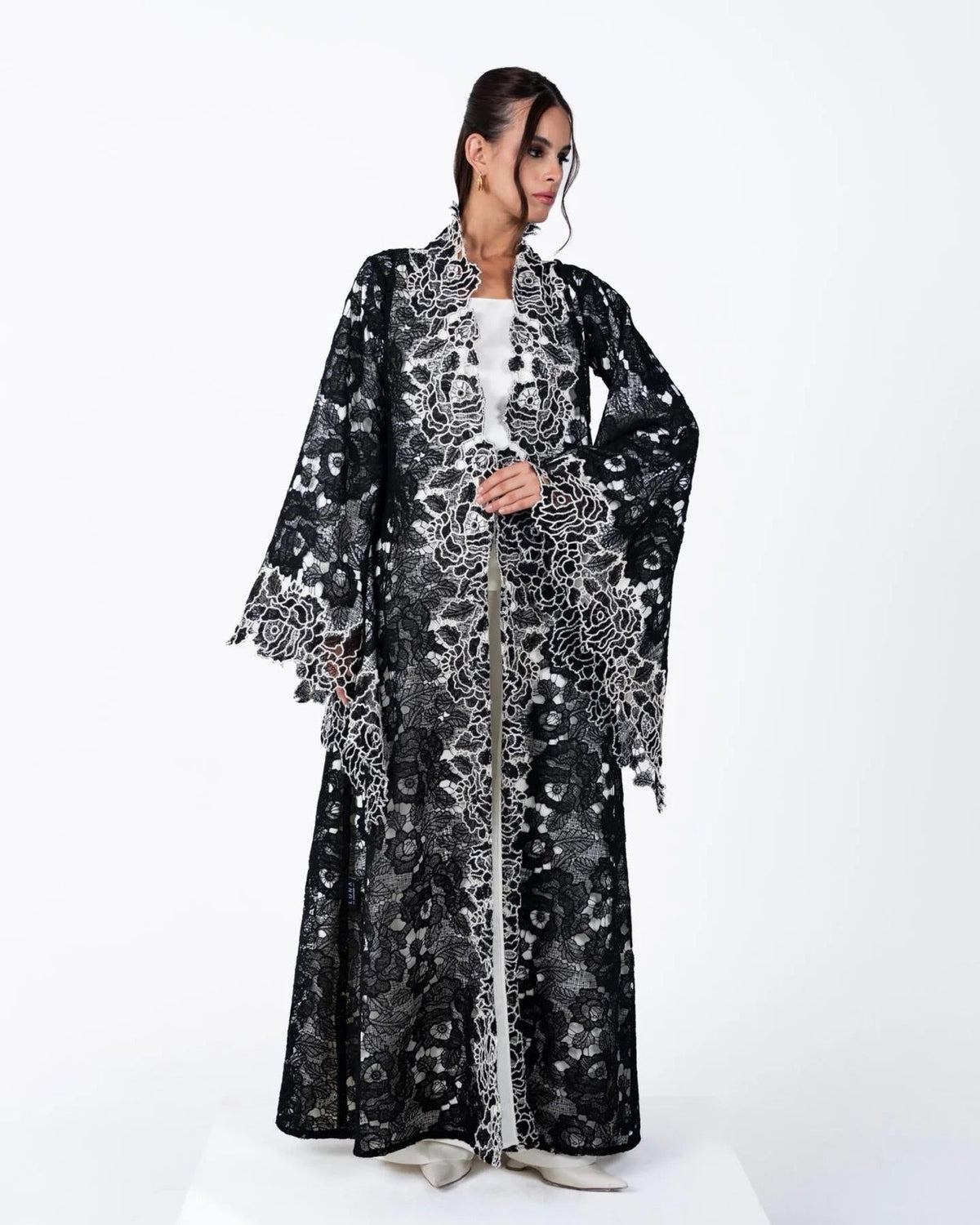 HC02 - Black lace Abaya - LUNA COUTURE - MIRA Y MANO