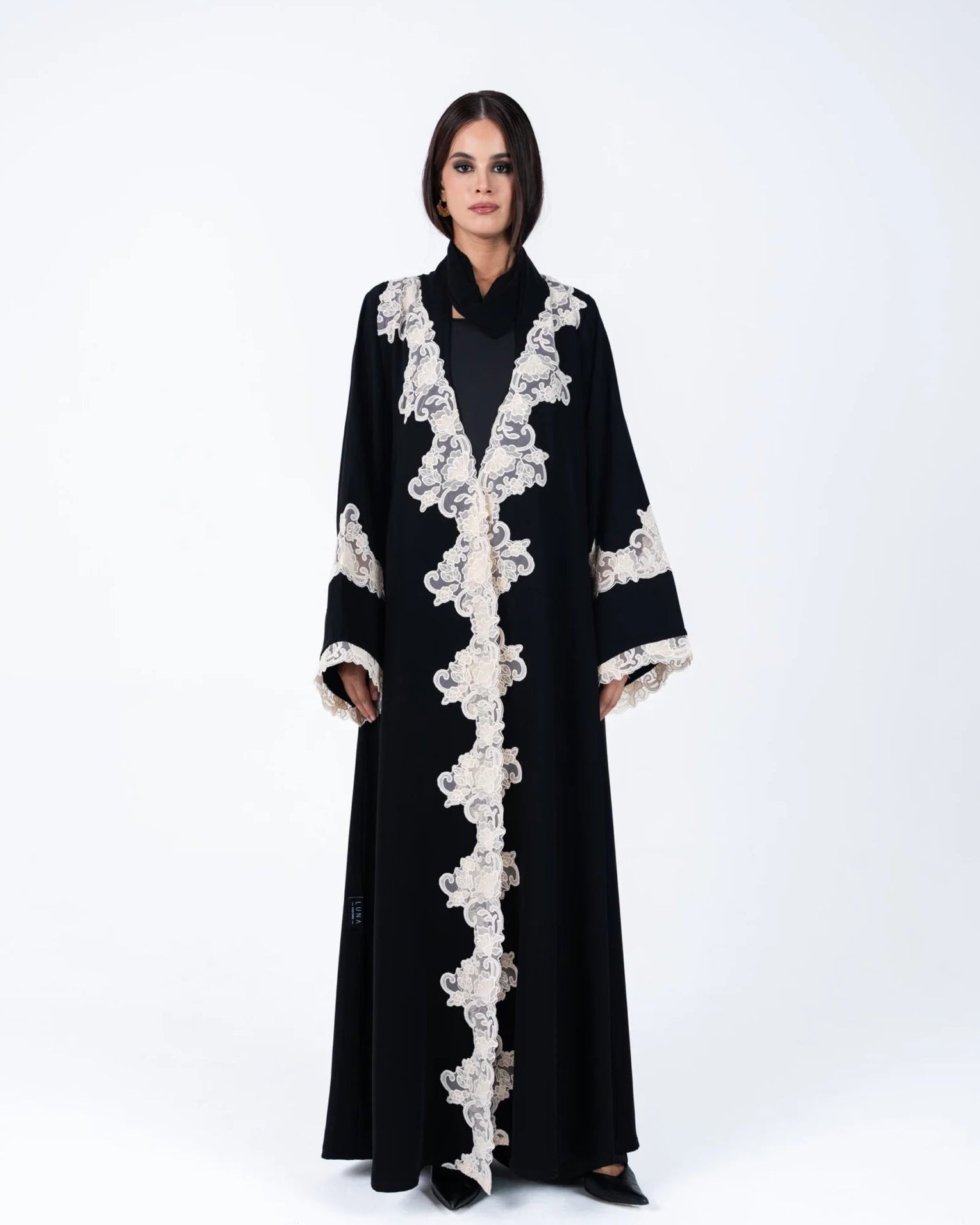 HC20 - Black Crepe Abaya - LUNA COUTURE - MIRA Y MANO