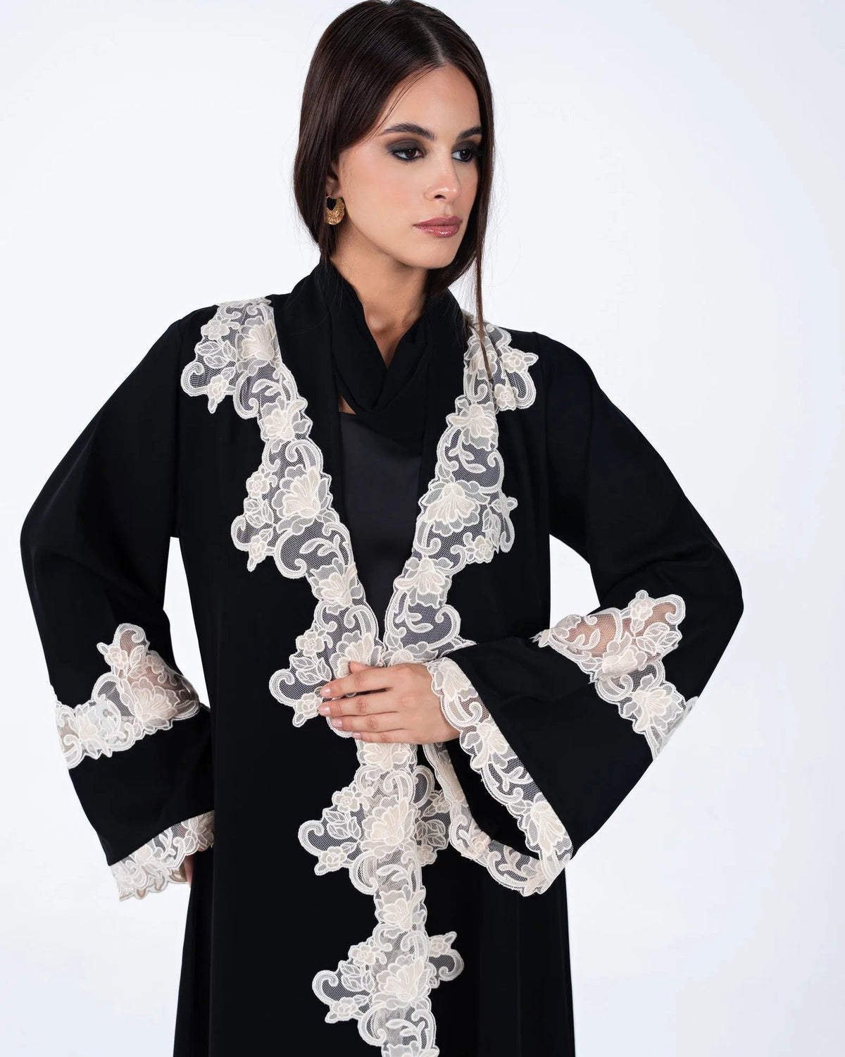 HC20 - Black Crepe Abaya - LUNA COUTURE - MIRA Y MANO