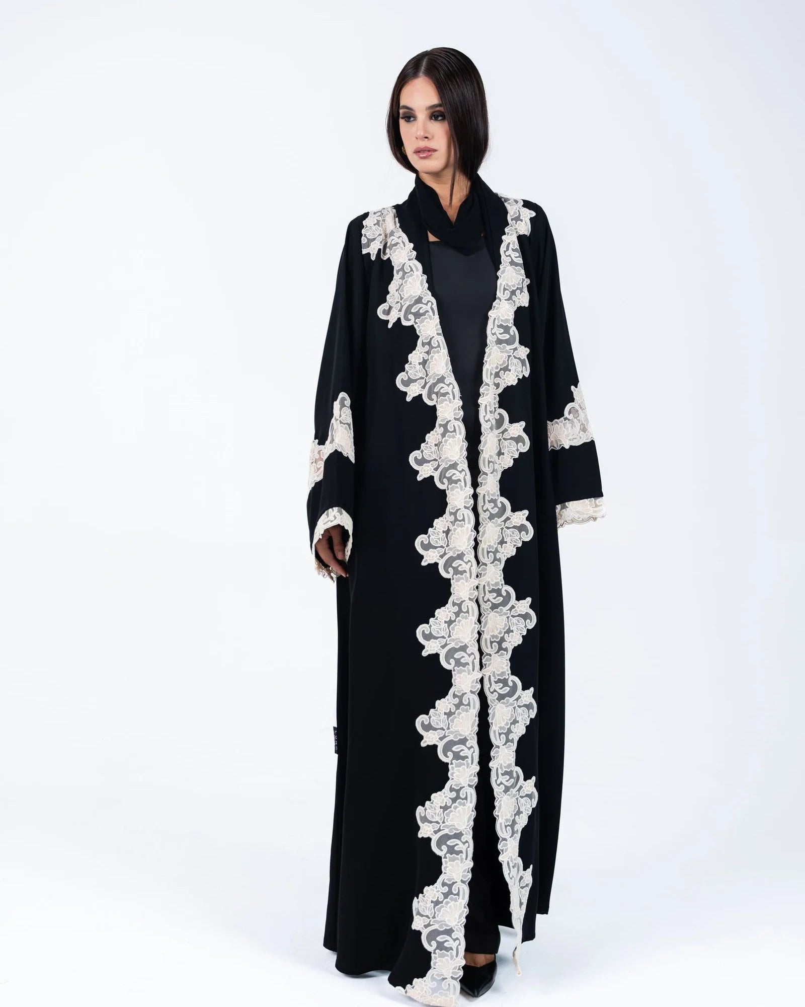 HC20 - Black Crepe Abaya - LUNA COUTURE - MIRA Y MANO