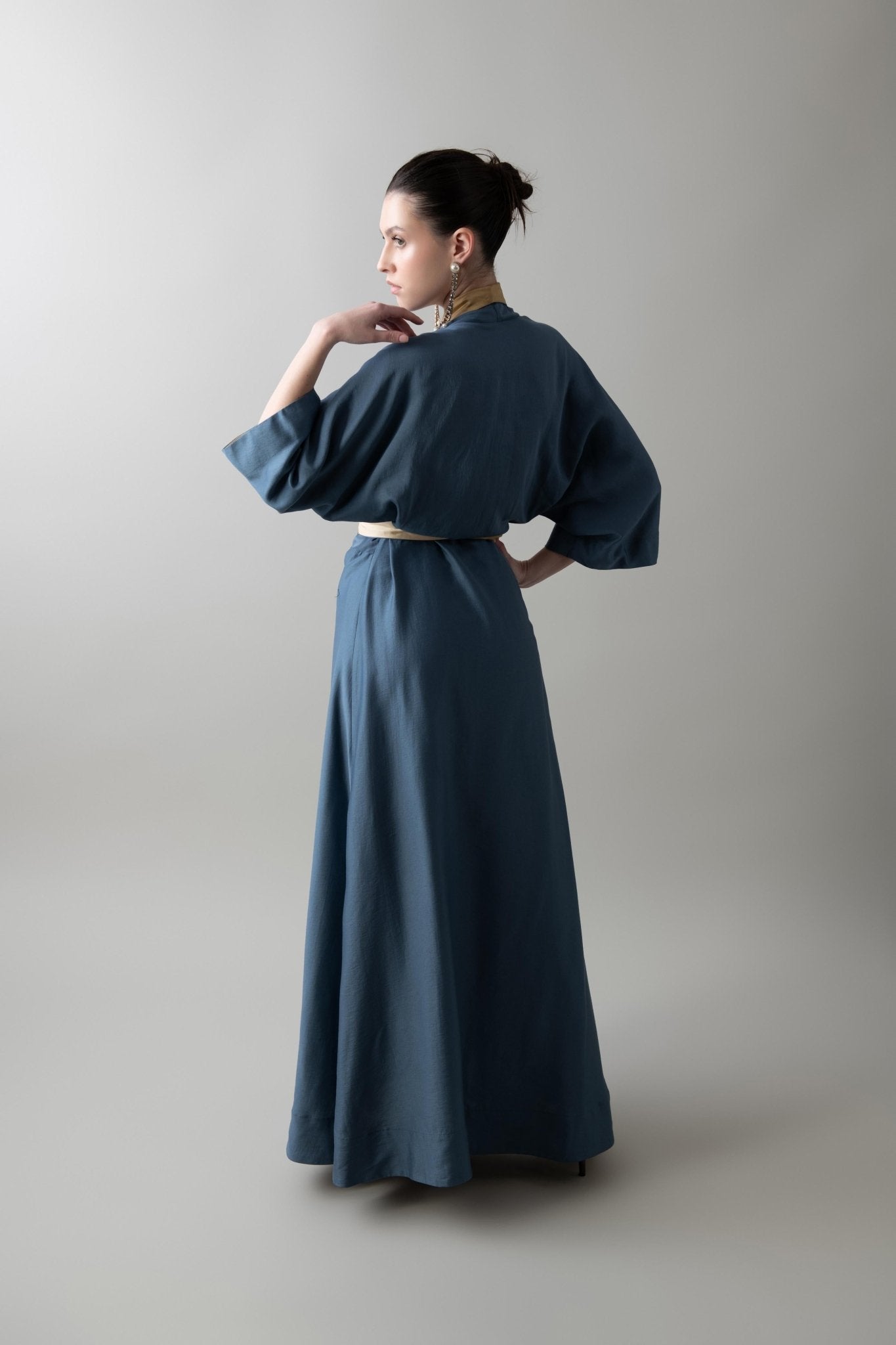 S25 - 10 - D2 KAFTAN - MAHA GHALAYINI - MIRA Y MANO