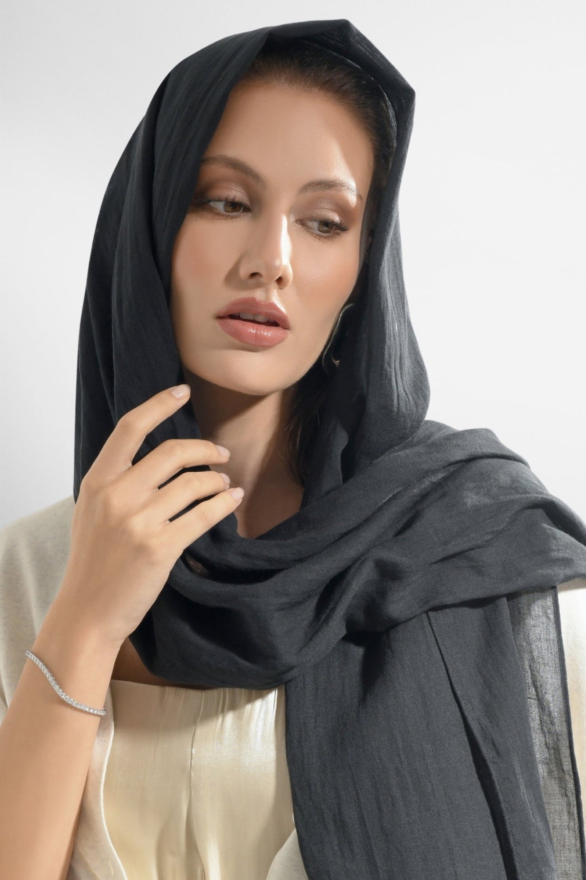 W21-1 - Black Cotton Scarf - MAHA GHALAYINI - MIRA Y MANO
