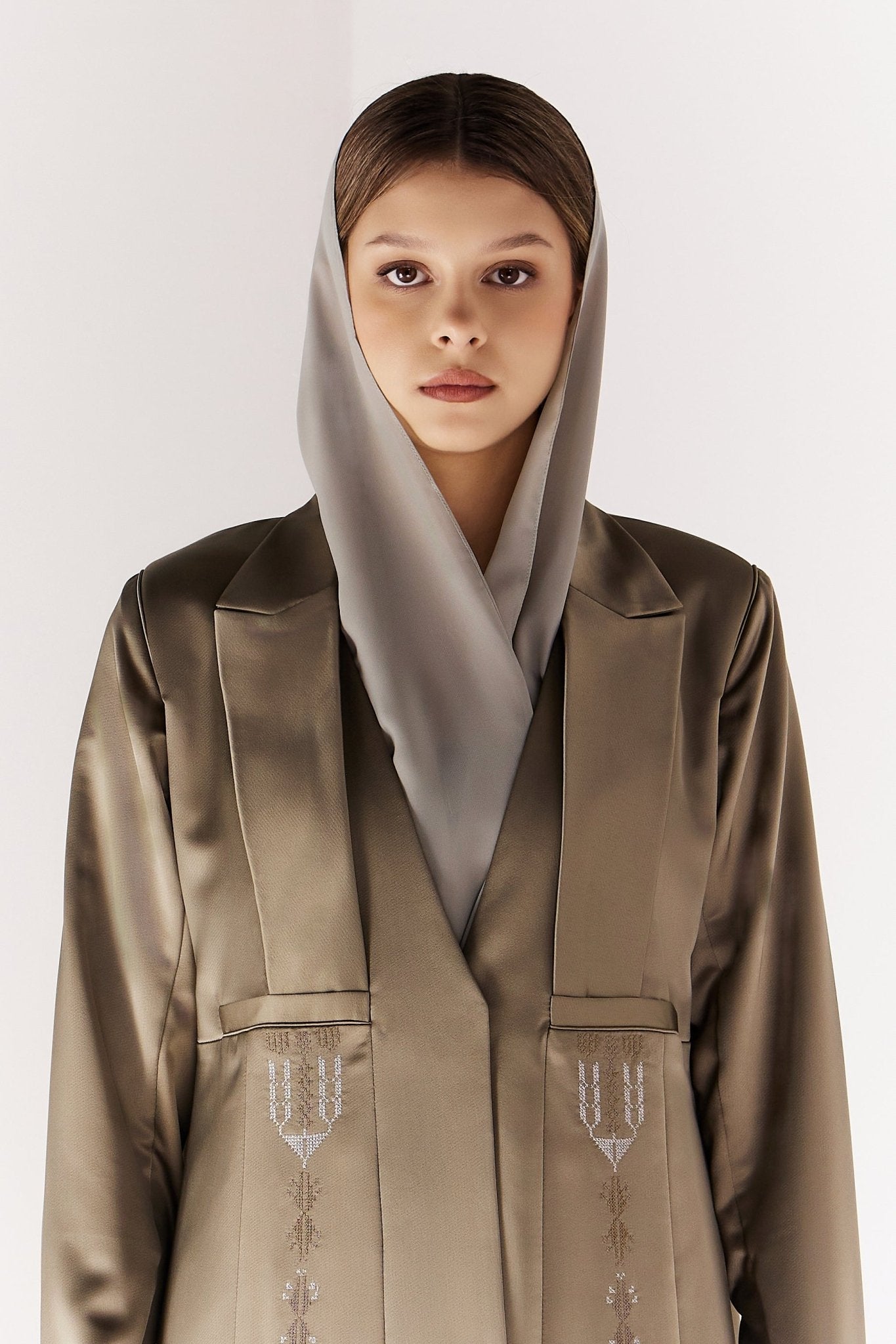 LORI - SAGE ABAYA - MEDD - MIRA Y MANO