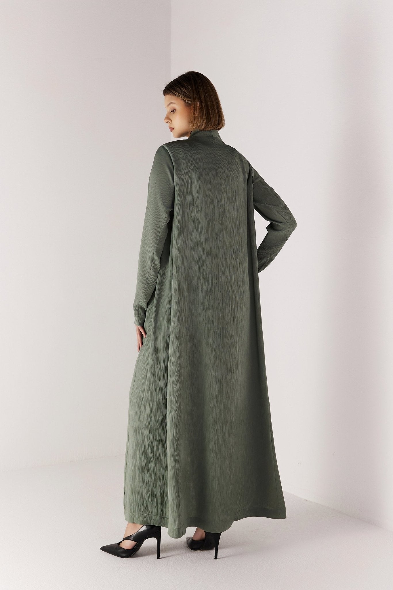 NILI - SAGE ABAYA - MEDD - MIRA Y MANO