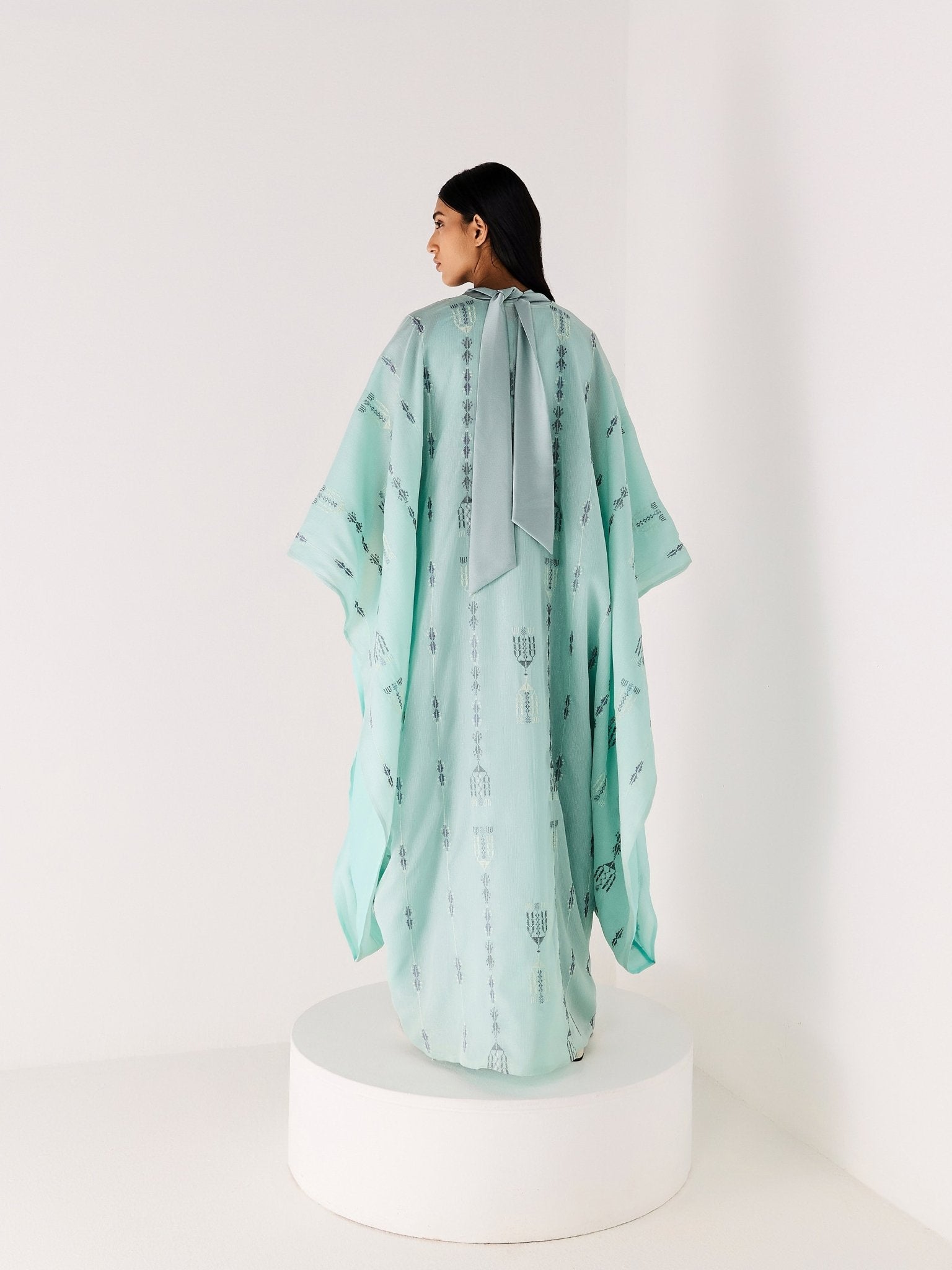 RE - 25 - AQU - KF - 2 - ONI KAFTAN - MEDD - MIRA Y MANO