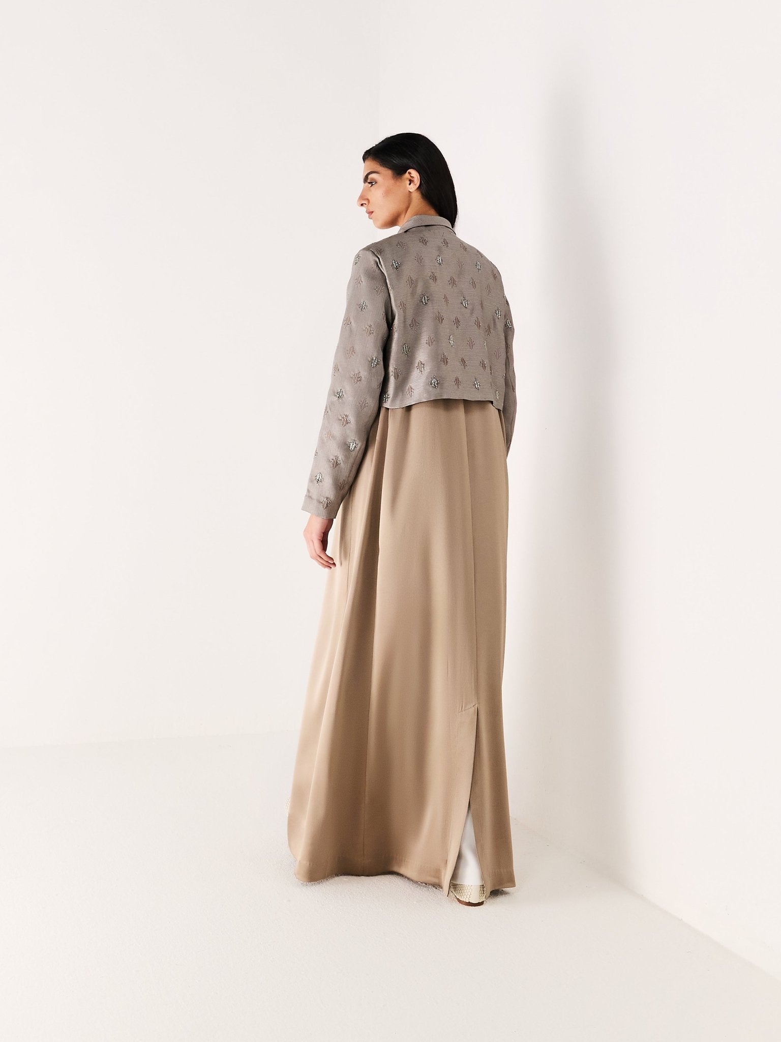 RE - 25 - BEG - AB - 1 - MRT ABAYA - MEDD - MIRA Y MANO