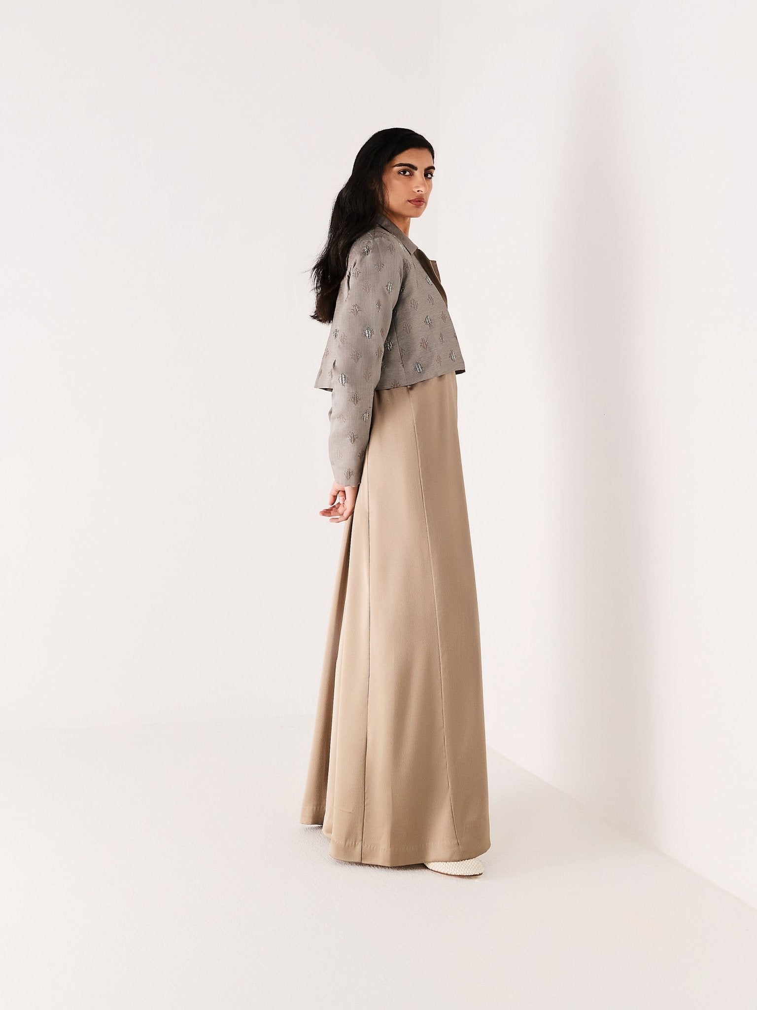 RE - 25 - BEG - AB - 1 - MRT ABAYA - MEDD - MIRA Y MANO