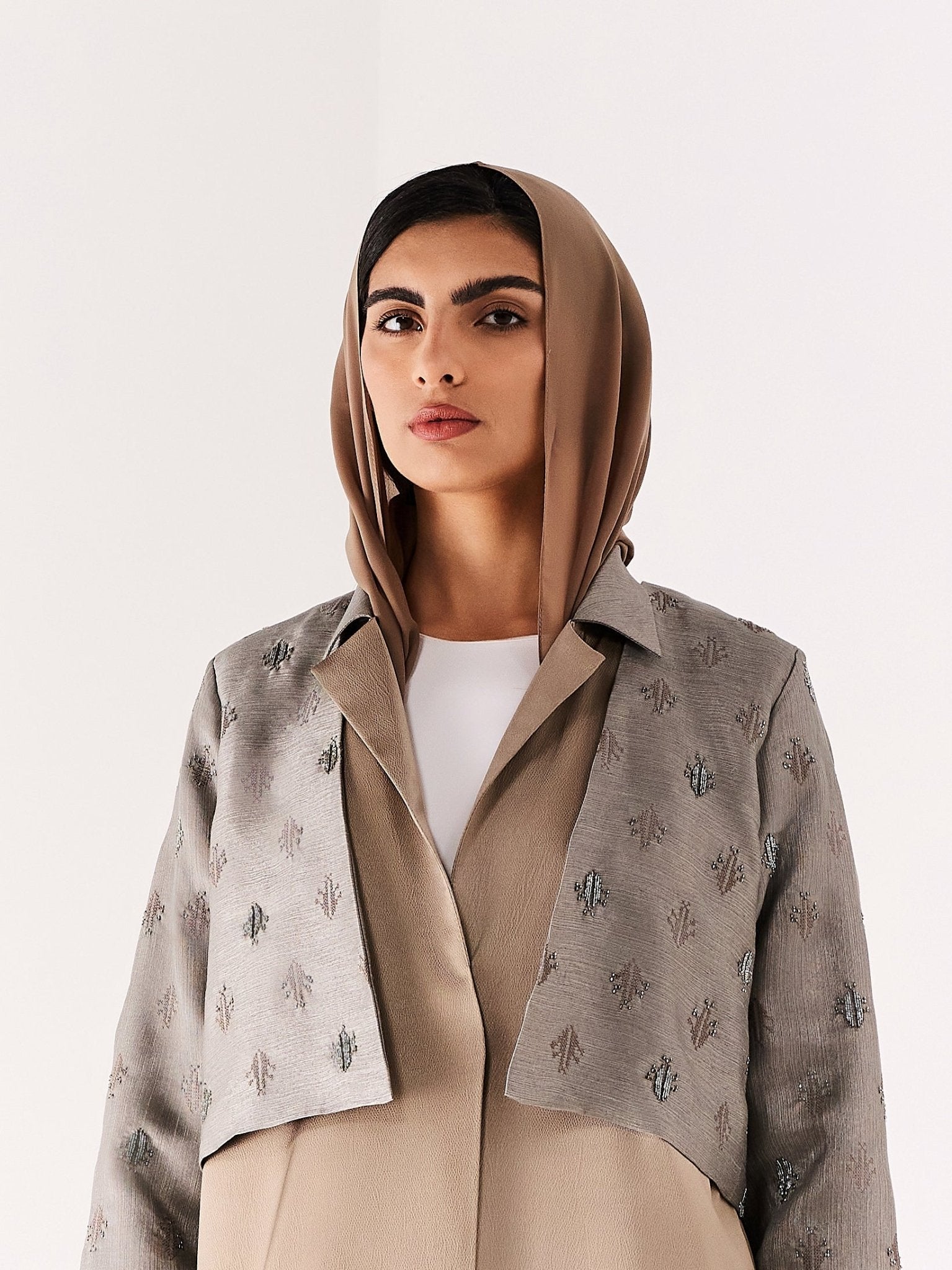 RE - 25 - BEG - AB - 1 - MRT ABAYA - MEDD - MIRA Y MANO