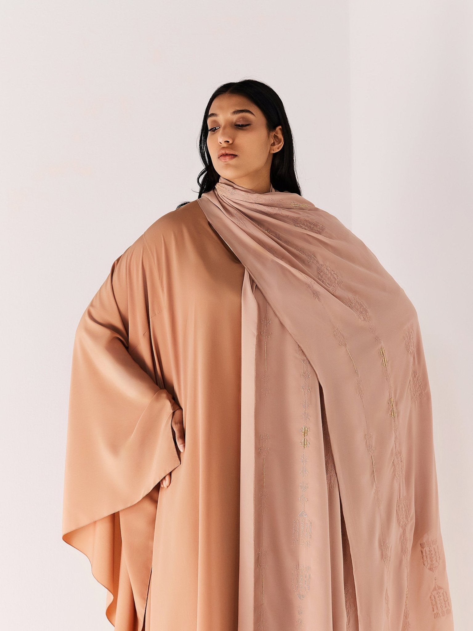 RE - 25 - PEC - KF - 1 - SLY KAFTAN - MEDD - MIRA Y MANO