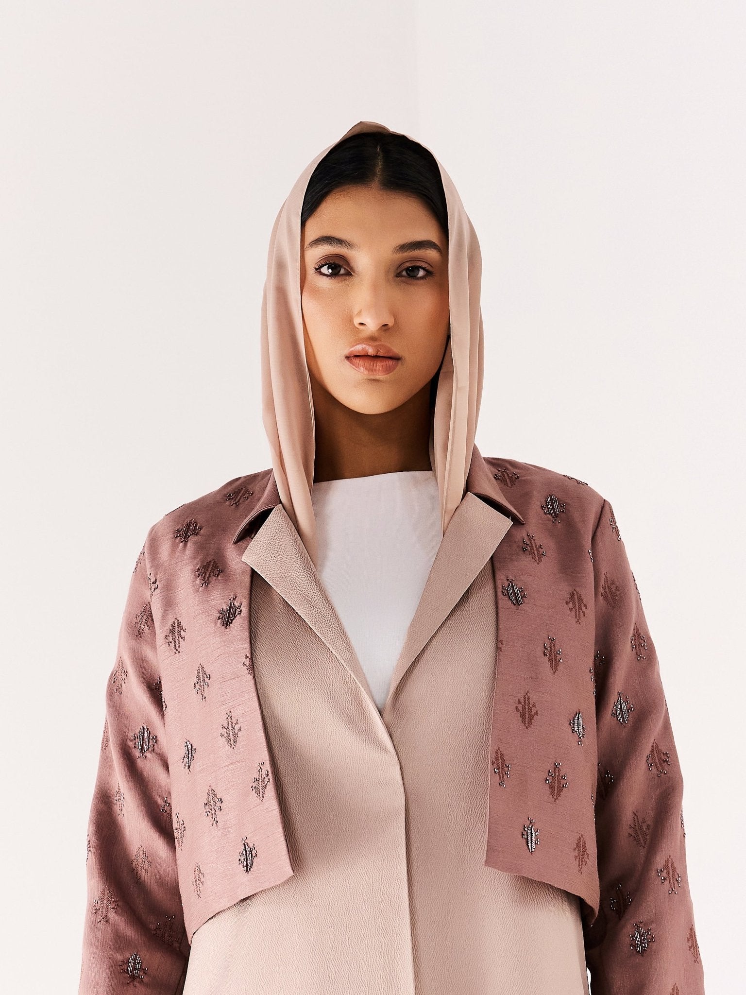 RE - 25 - PNK - AB - 2 - MRT ABAYA - MEDD - MIRA Y MANO