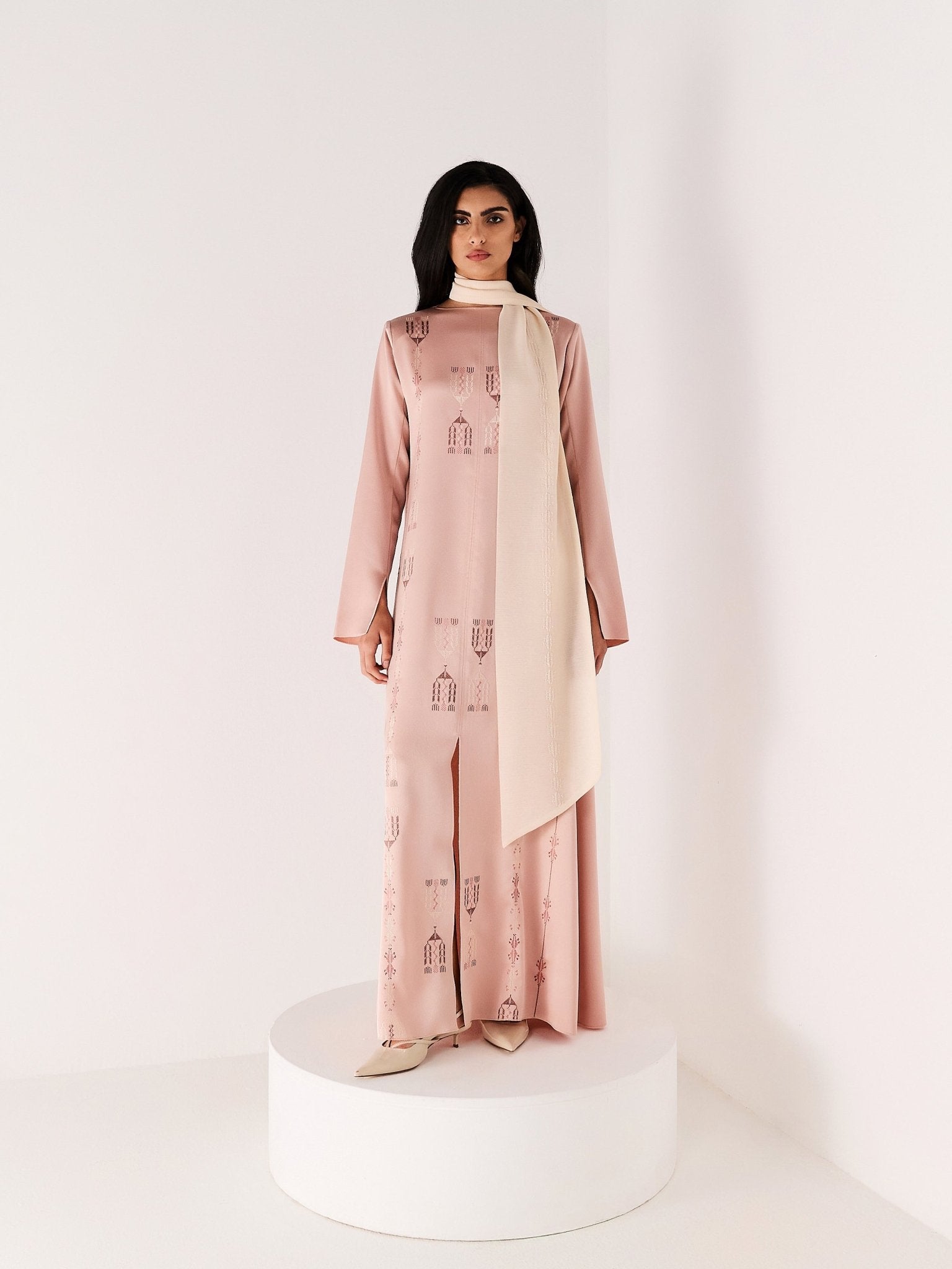 RE - 25 - PNK - KF - 1 - EVR KAFTAN - MEDD - MIRA Y MANO