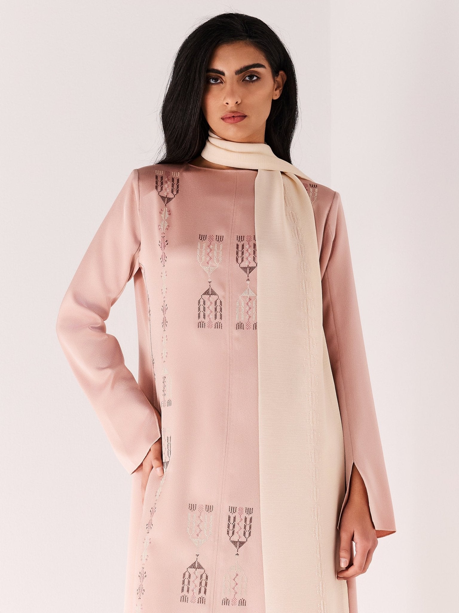 RE - 25 - PNK - KF - 1 - EVR KAFTAN - MEDD - MIRA Y MANO