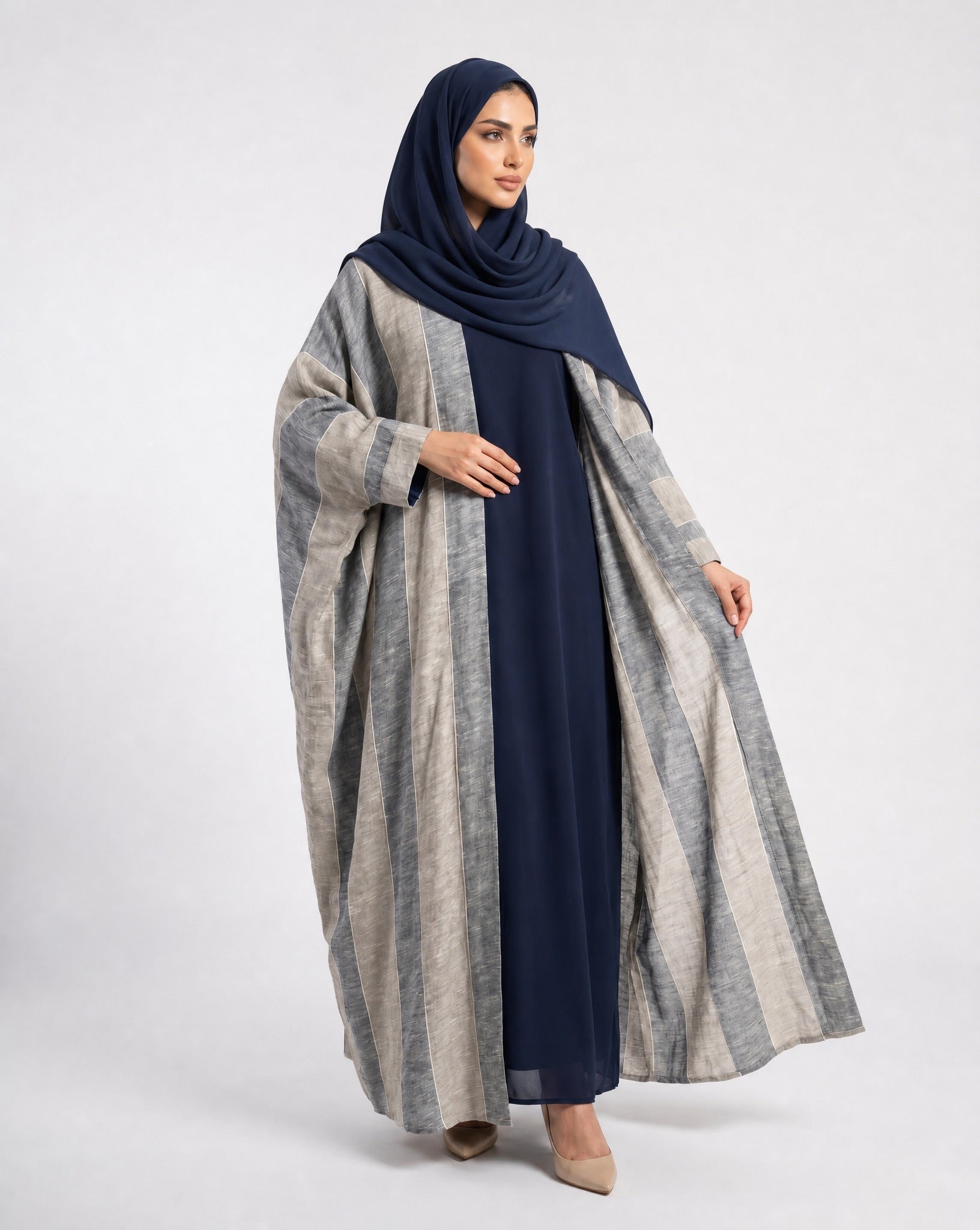 MISK107 ABAYA - MISK - MIRA Y MANO