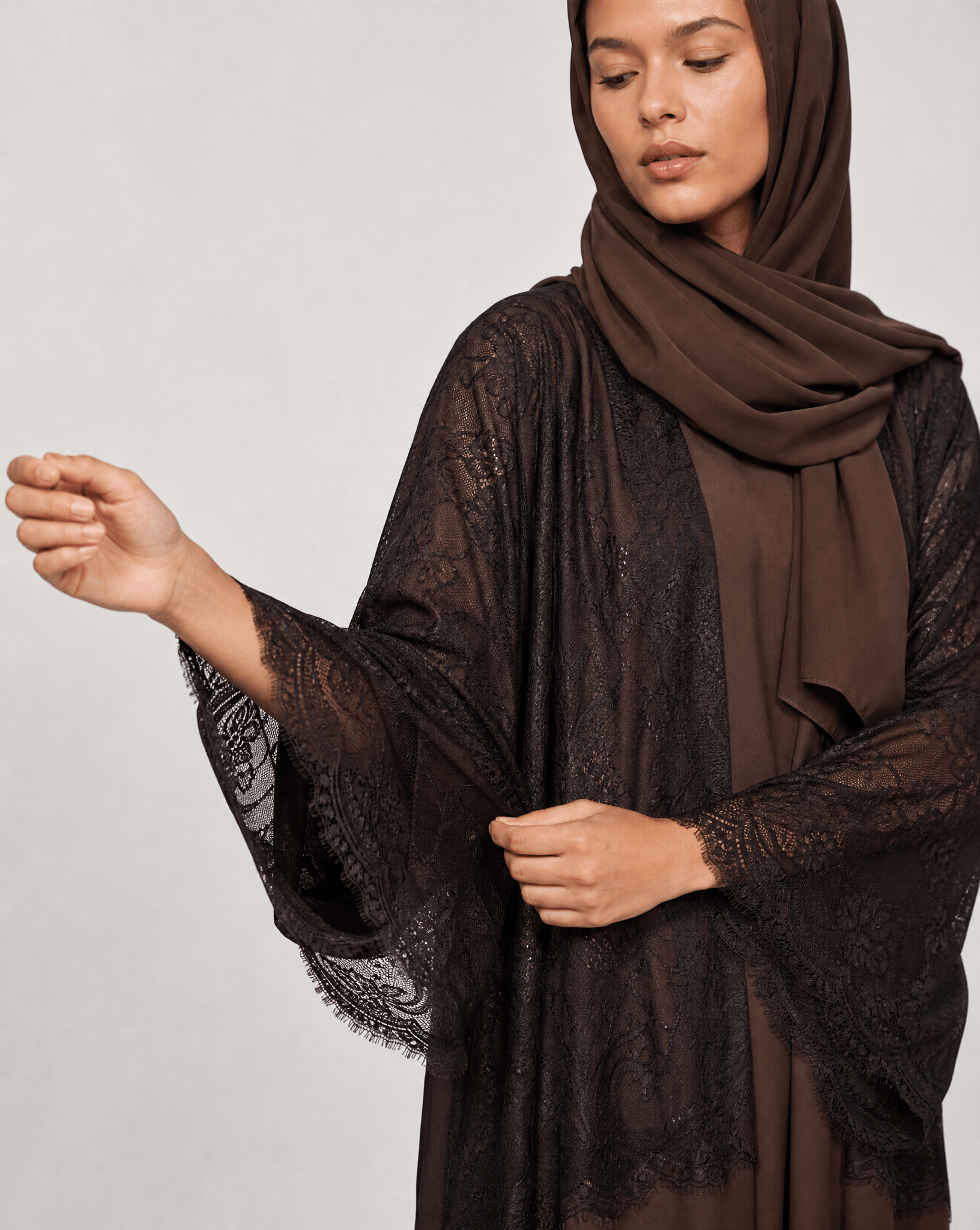 1/2 LACE BR ABAYA - MODISH - MIRA Y MANO
