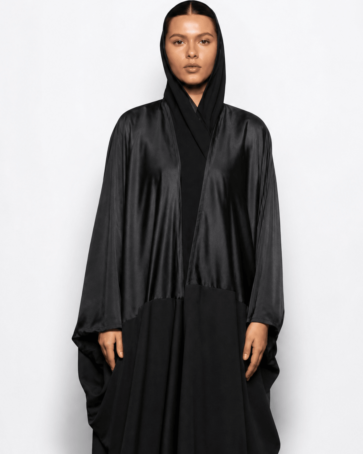 AURA - BK ABAYA - MODISH - MIRA Y MANO