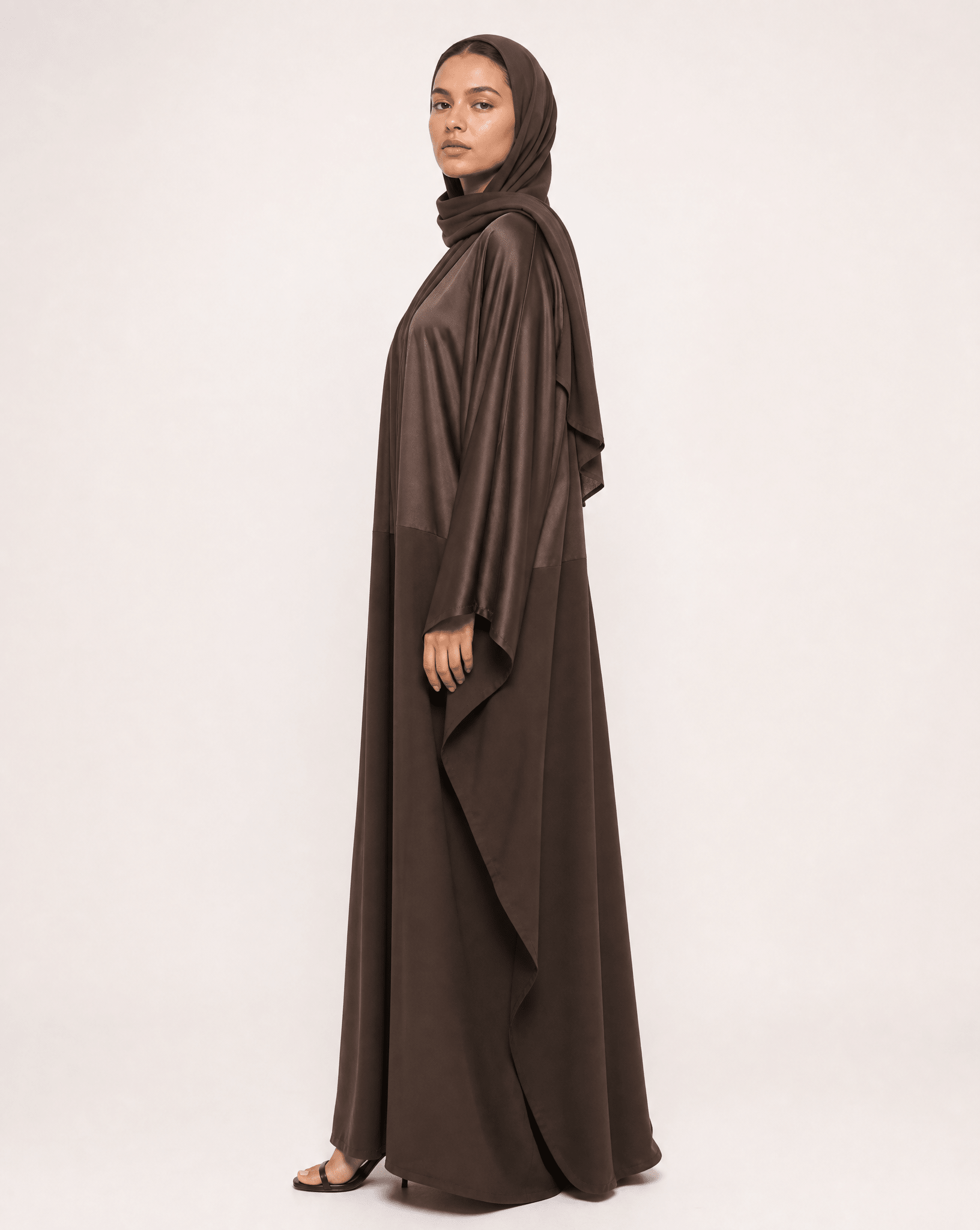 AURA - CHO ABAYA - MODISH - MIRA Y MANO