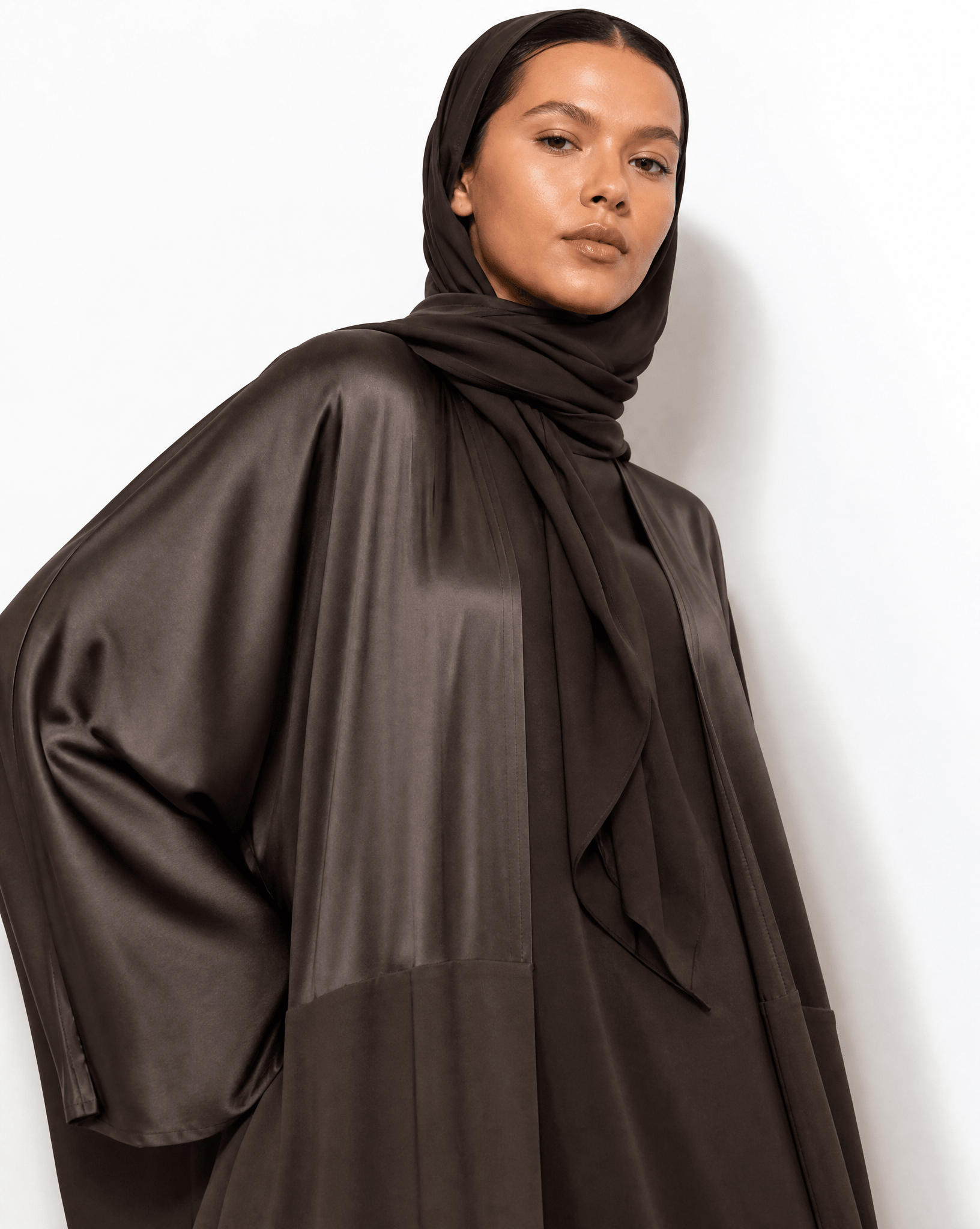 AURA - CHO ABAYA - MODISH - MIRA Y MANO