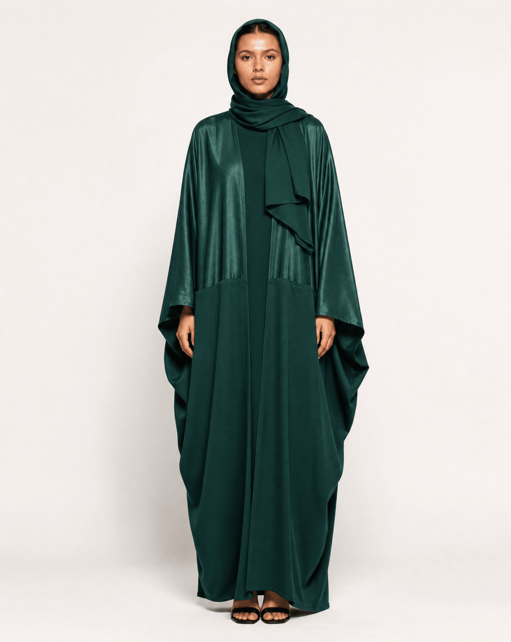 AURA - GR ABAYA - MODISH - MIRA Y MANO