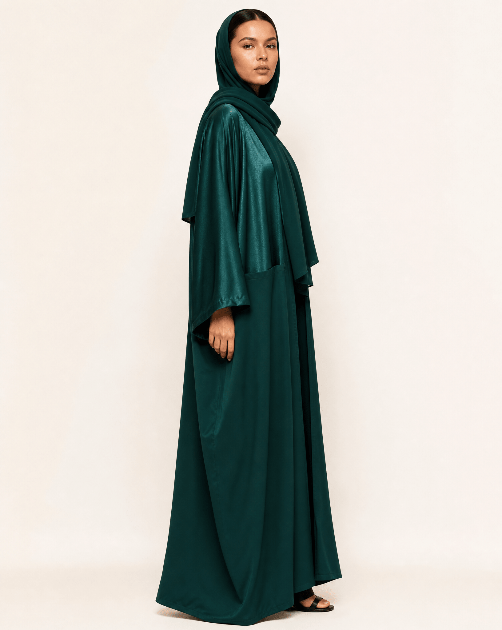 AURA - GR ABAYA - MODISH - MIRA Y MANO