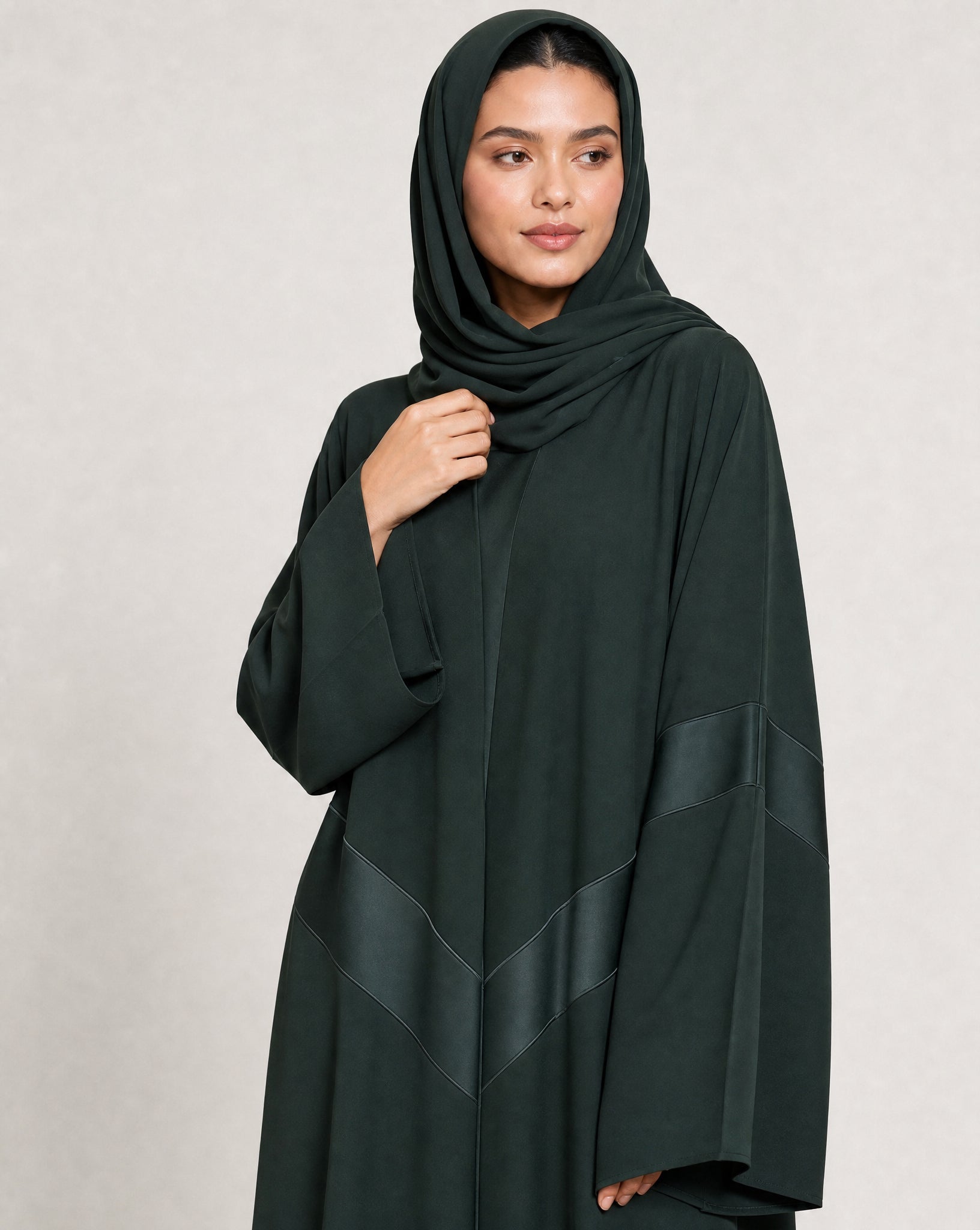 CHEVRON-GR ABAYA - MODISH - MIRA Y MANO