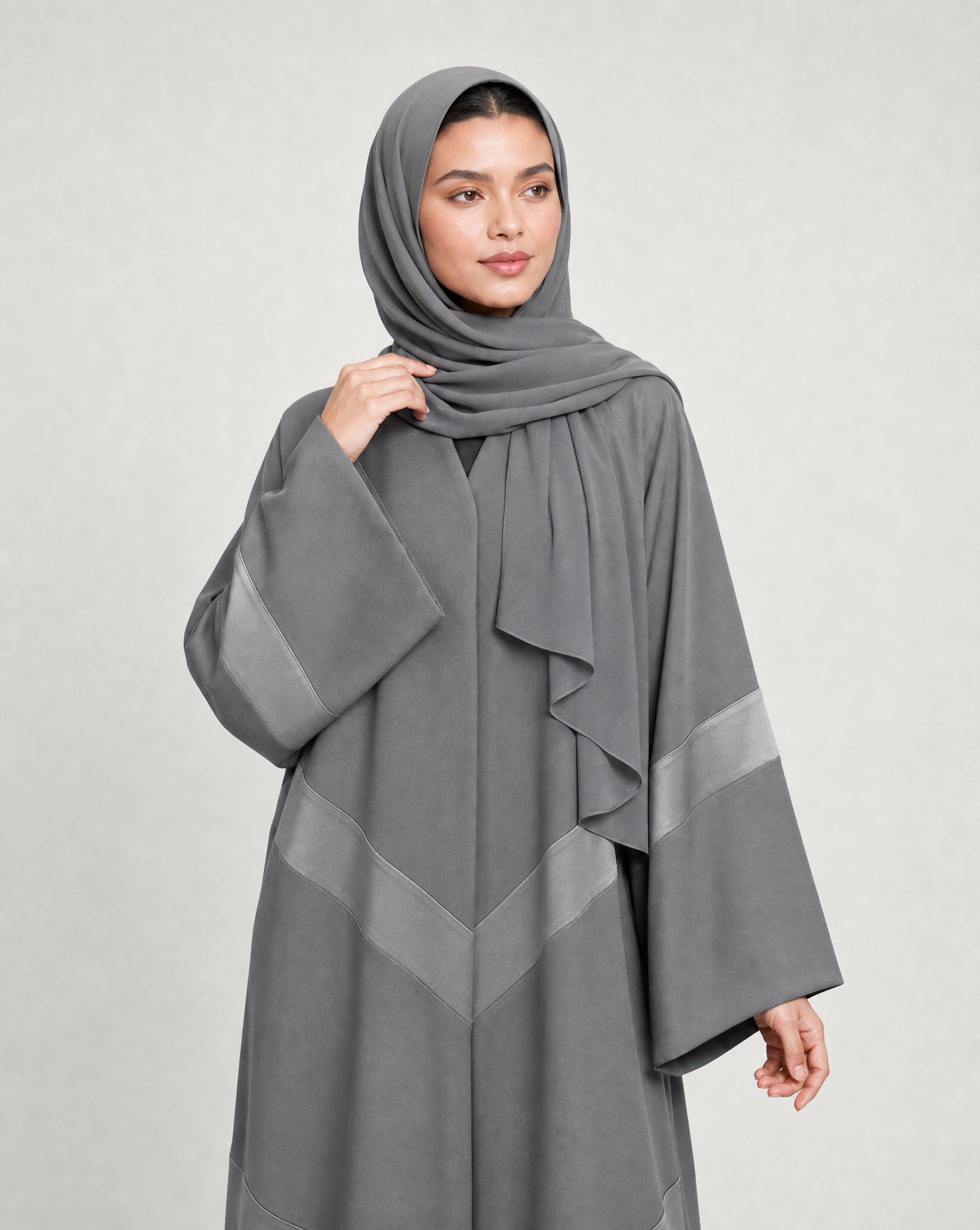 CHEVRON-GY ABAYA - MODISH - MIRA Y MANO