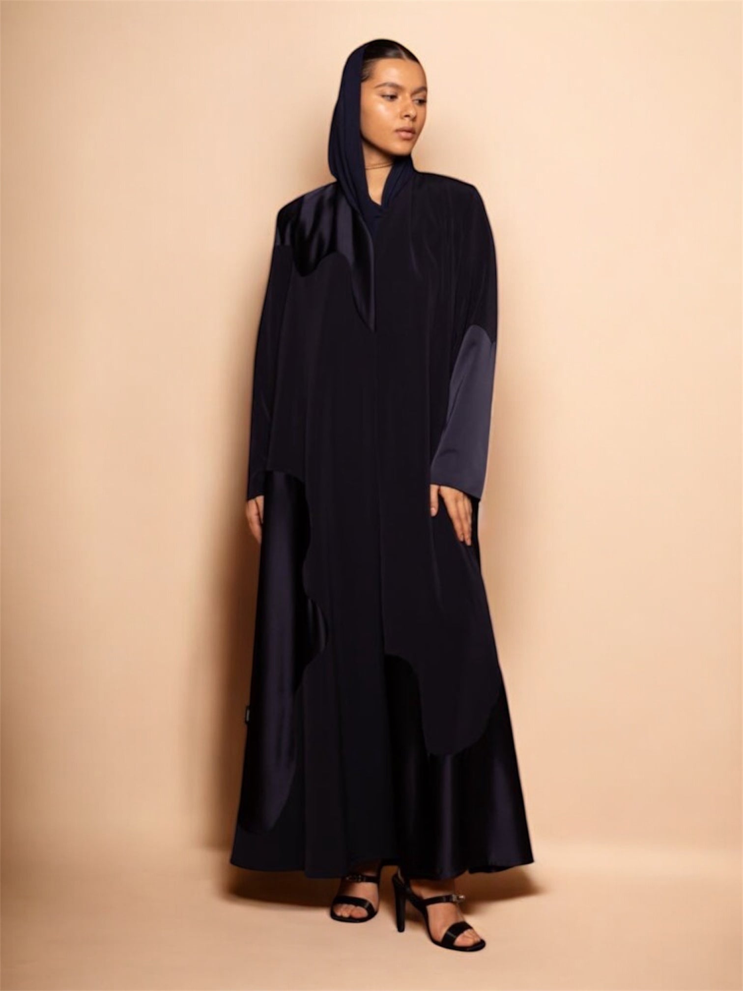 GA - NV ABAYA - MODISH - MIRA Y MANO