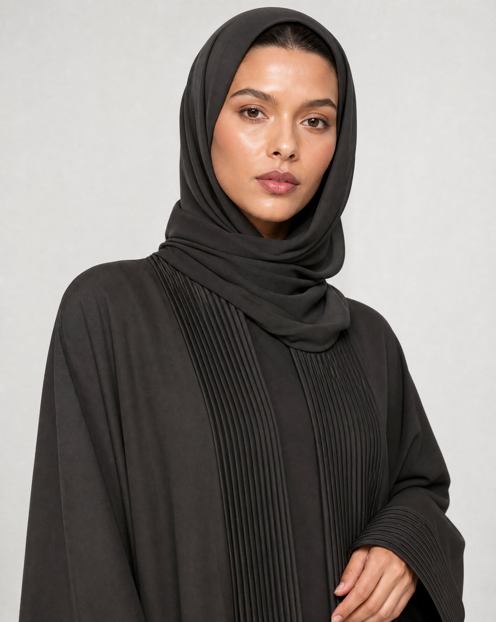 KIMI-DG ABAYA - MODISH - MIRA Y MANO