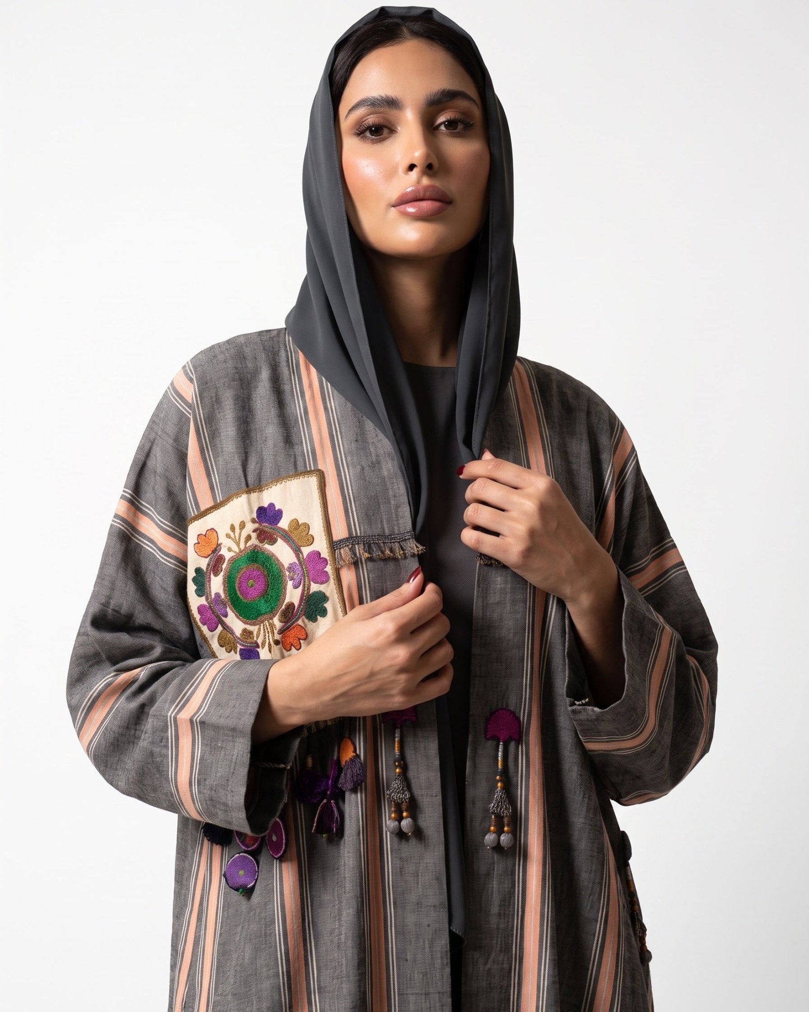 ATQPTKFT ANTIQUE – Grey Linen Abaya – Product image 4