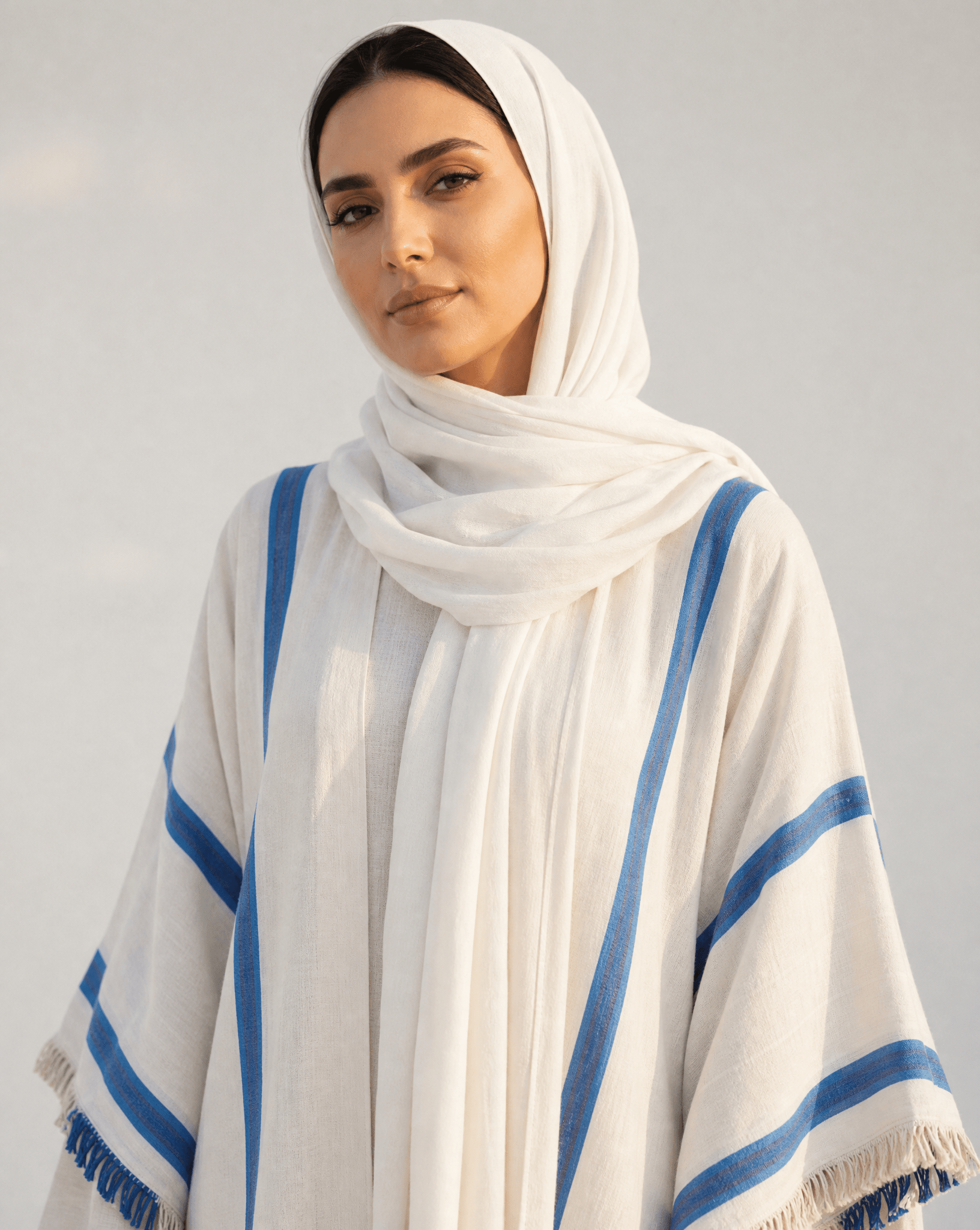 MOJASUMER - BL ABAYA - MOJA MAJKA - MIRA Y MANO