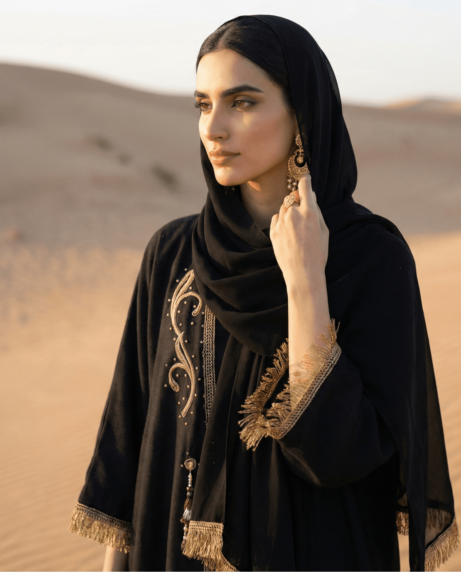 SIRMIDBSPCT - BK - A ABAYA - MOJA MAJKA - MIRA Y MANO